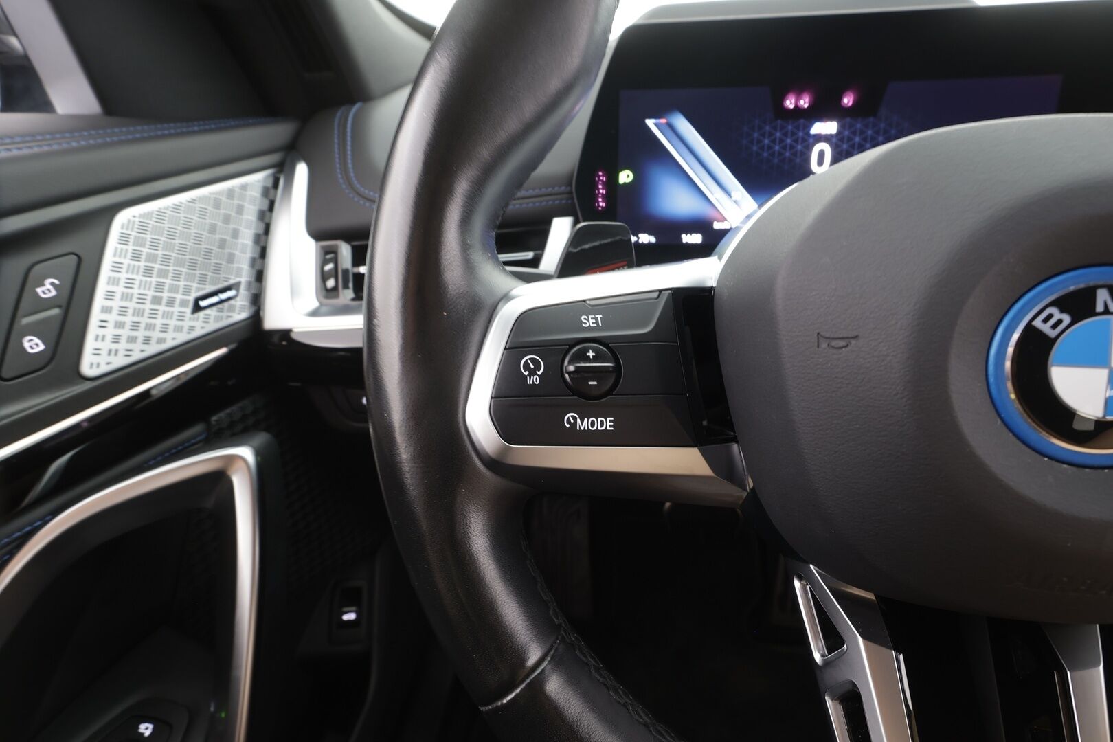 BMW iX1 2023 U11 30 xDrive Charged Plus M-Sport - | ACC | ILP | Koukku | HUD | 360° | Harman/Kardon | Hierovat sporttipenkit | Nahka-alcantara | Comfort Access | BSM | Lane Assist |
