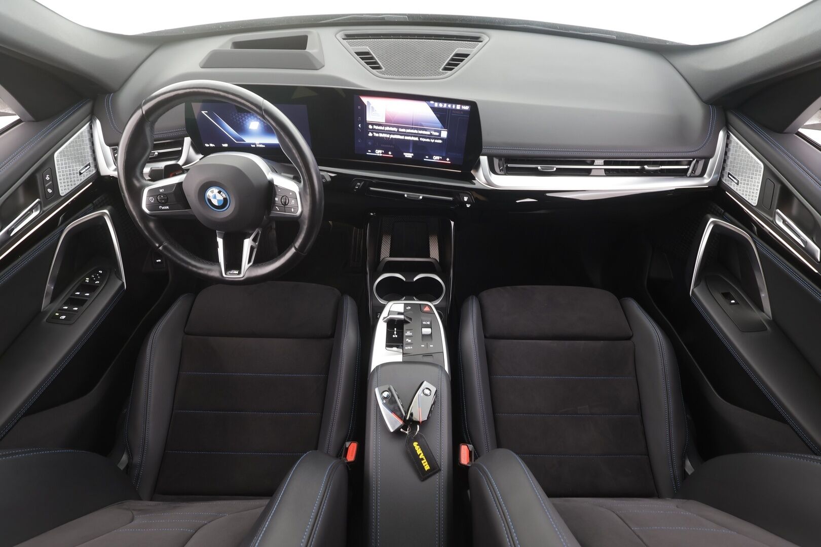 BMW iX1 2023 U11 30 xDrive Charged Plus M-Sport - | ACC | ILP | Koukku | HUD | 360° | Harman/Kardon | Hierovat sporttipenkit | Nahka-alcantara | Comfort Access | BSM | Lane Assist |