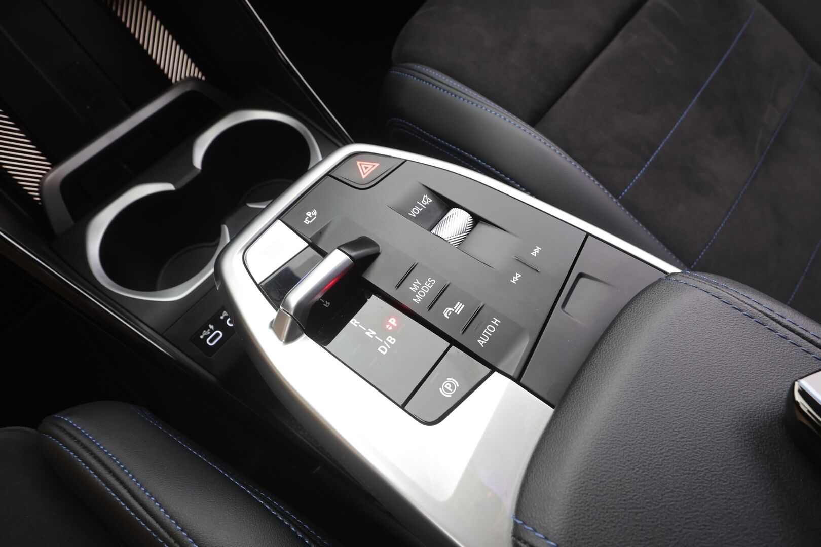 BMW iX1 2023 U11 30 xDrive Charged Plus M-Sport - | ACC | ILP | Koukku | HUD | 360° | Harman/Kardon | Hierovat sporttipenkit | Nahka-alcantara | Comfort Access | BSM | Lane Assist |