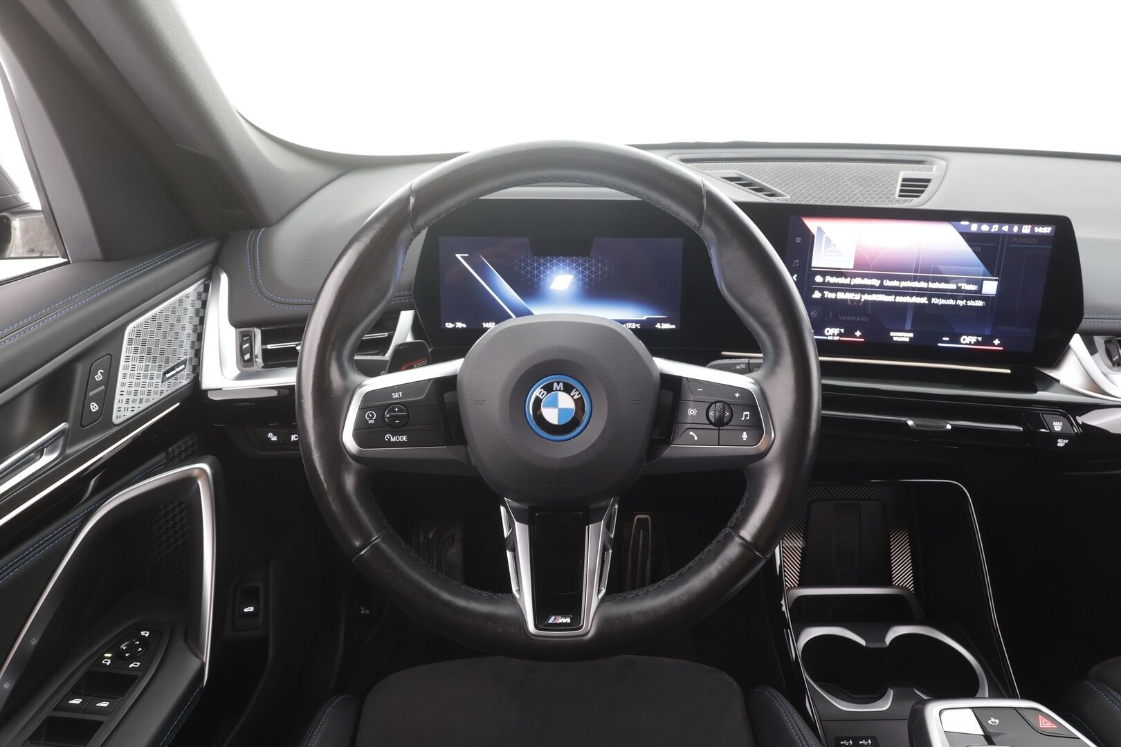 BMW iX1 2023 U11 30 xDrive Charged Plus M-Sport - | ACC | ILP | Koukku | HUD | 360° | Harman/Kardon | Hierovat sporttipenkit | Nahka-alcantara | Comfort Access | BSM | Lane Assist |