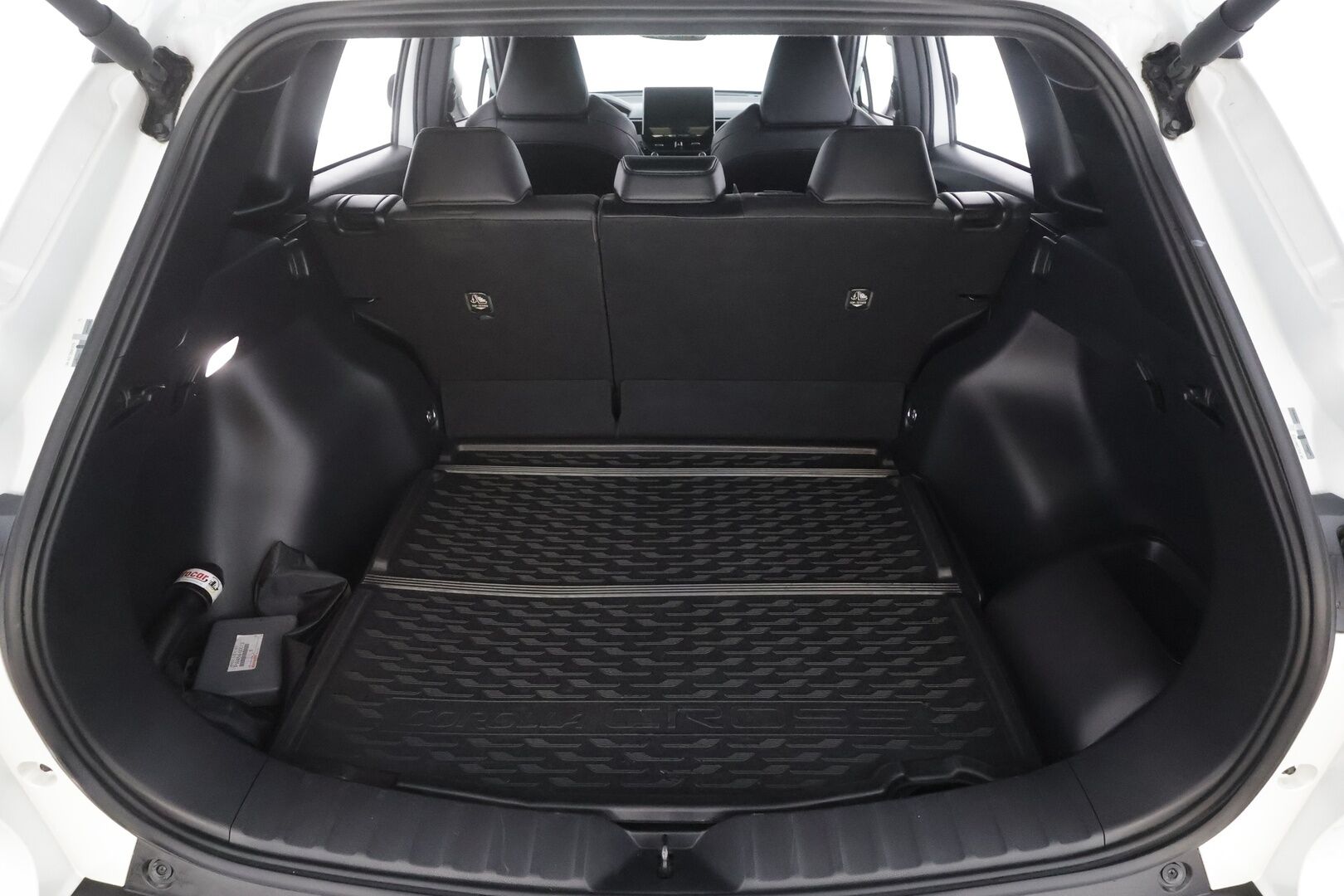 TOYOTA COROLLA CROSS 2023 2.0 Hybrid AWD-i Premium - | ACC | Koukku | Nahkasisusta | Sähköpenkki | 360° | Navi | Digimittaristo | LED | BSM | LDA | RCTA | Keyless | Lämm. ratti | 