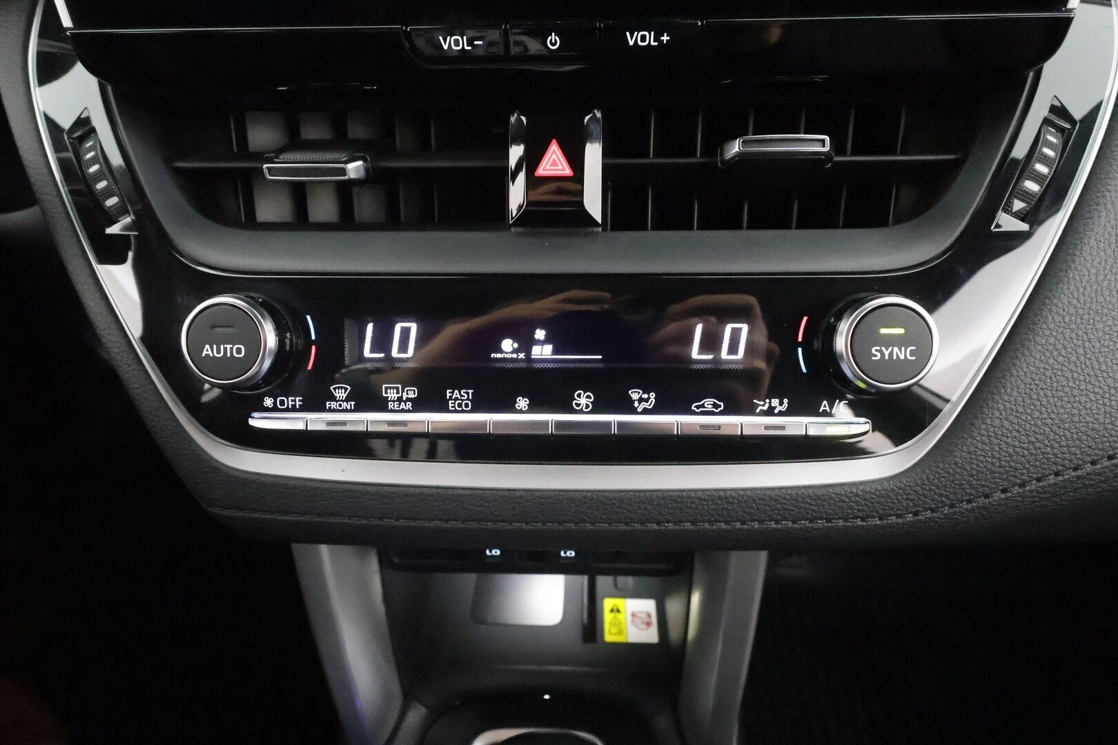 TOYOTA COROLLA CROSS 2023 2.0 Hybrid AWD-i Premium - | ACC | Koukku | Nahkasisusta | Sähköpenkki | 360° | Navi | Digimittaristo | LED | BSM | LDA | RCTA | Keyless | Lämm. ratti | 