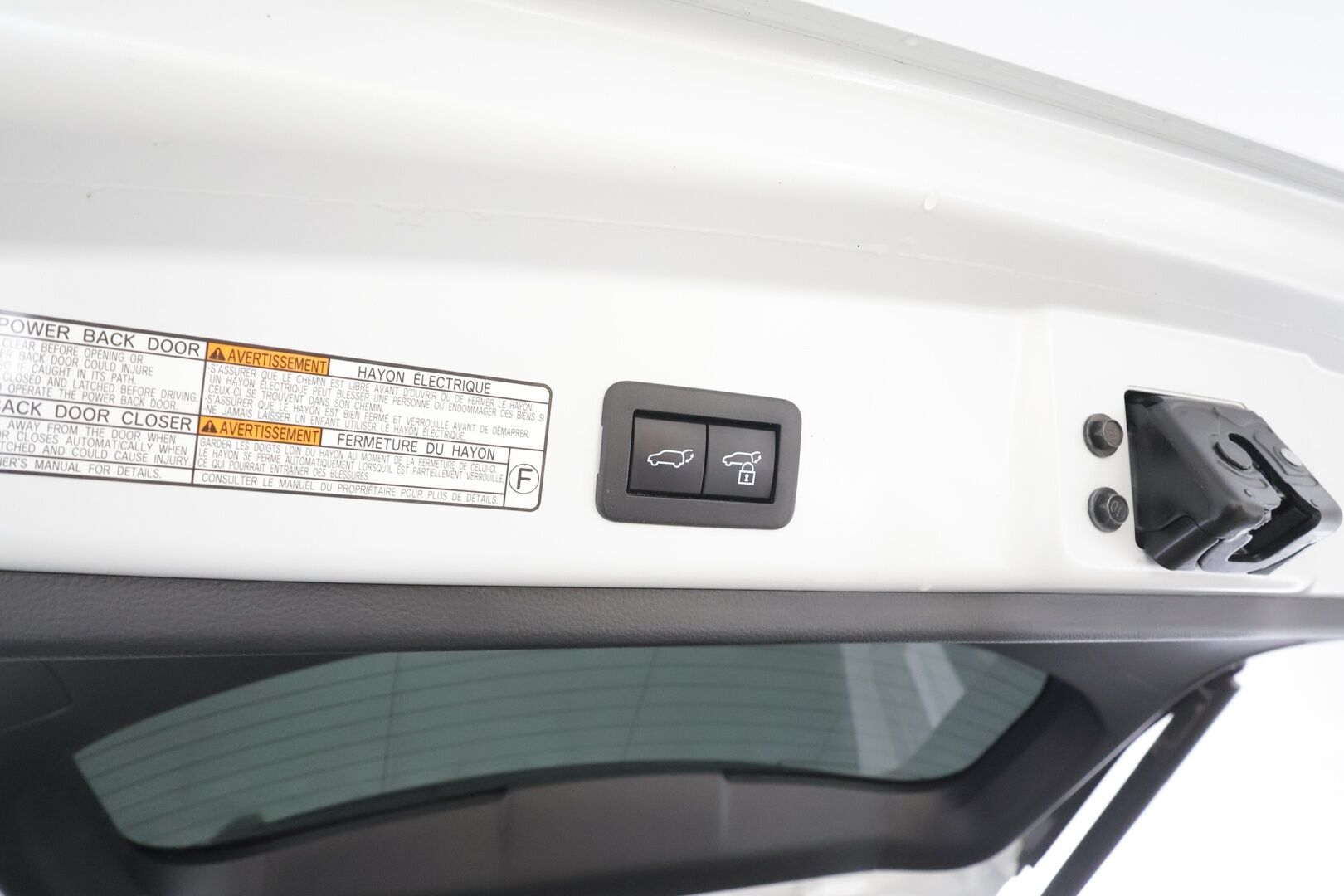 TOYOTA COROLLA CROSS 2023 2.0 Hybrid AWD-i Premium - | ACC | Koukku | Nahkasisusta | Sähköpenkki | 360° | Navi | Digimittaristo | LED | BSM | LDA | RCTA | Keyless | Lämm. ratti | 