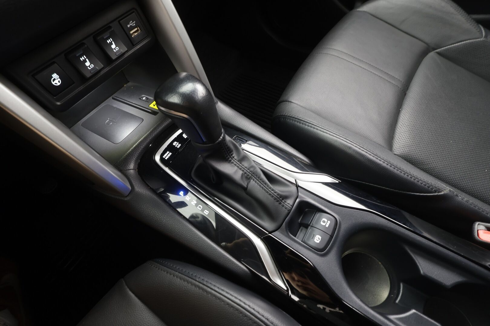 TOYOTA COROLLA CROSS 2023 2.0 Hybrid AWD-i Premium - | ACC | Koukku | Nahkasisusta | Sähköpenkki | 360° | Navi | Digimittaristo | LED | BSM | LDA | RCTA | Keyless | Lämm. ratti | 