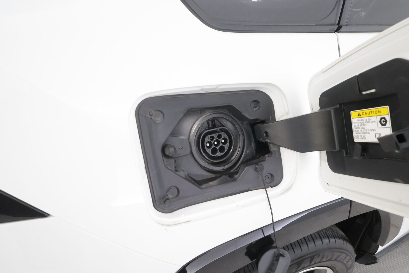 TOYOTA RAV4 PLUG-IN 2023 Hybrid 2,5 AWD-i Style - Facelift | ACC | Peruutuskamera | Lämpölasi | Puolinahkasisusta | Adapt.LED | BLIS | Digimittari | Apple&Android | Huippuvarusteet!