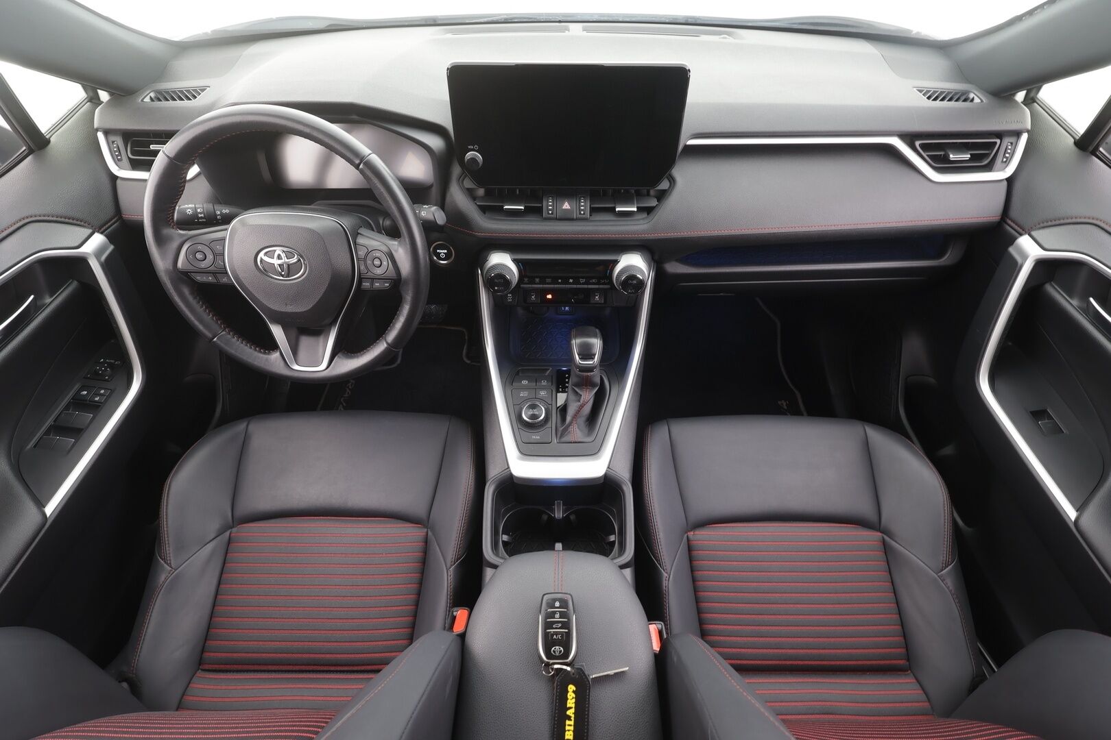 TOYOTA RAV4 PLUG-IN 2023 Hybrid 2,5 AWD-i Style - Facelift | ACC | Peruutuskamera | Lämpölasi | Puolinahkasisusta | Adapt.LED | BLIS | Digimittari | Apple&Android | Huippuvarusteet!