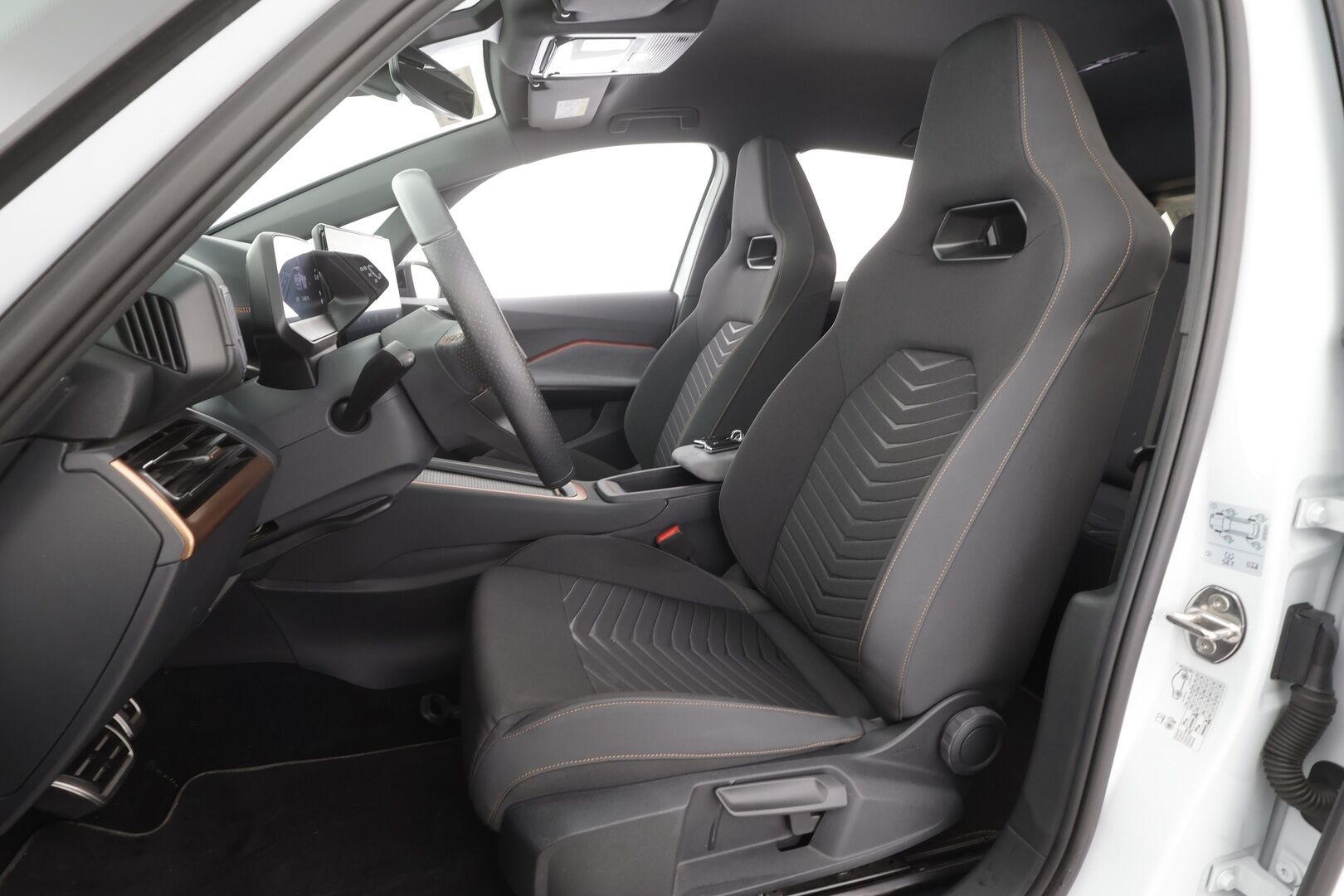 Cupra Born 2023 150 kW 58 kWh - | ACC | ILP | Side Assist | Lane Assist | P.kamera | Apple & Android | LED | Lämm. ratti | Ambient | RCTA | Road sign information | 