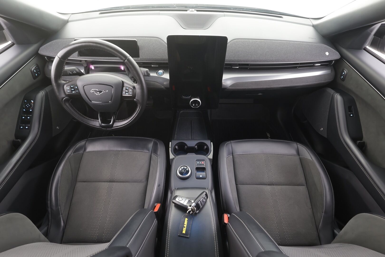 FORD MUSTANG MACH-E 2022 98kWh 487hv AWD GT 5-ovinen - Adapt.Vakkari | Bang&Olufsen | Lasikatto | Akuston esilämmitys | 360-Kamera | Matrix LED | Nahka-Alcantara Muistilla | 2x Renkaat aluvantein | GT!