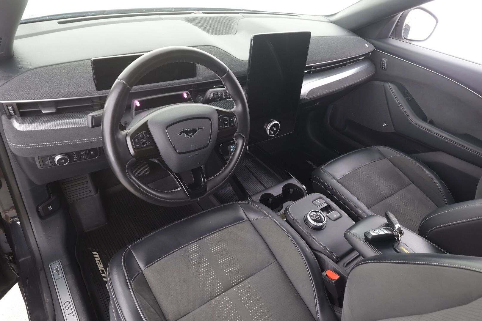 FORD MUSTANG MACH-E 2022 98kWh 487hv AWD GT 5-ovinen - Adapt.Vakkari | Bang&Olufsen | Lasikatto | Akuston esilämmitys | 360-Kamera | Matrix LED | Nahka-Alcantara Muistilla | 2x Renkaat aluvantein | GT!