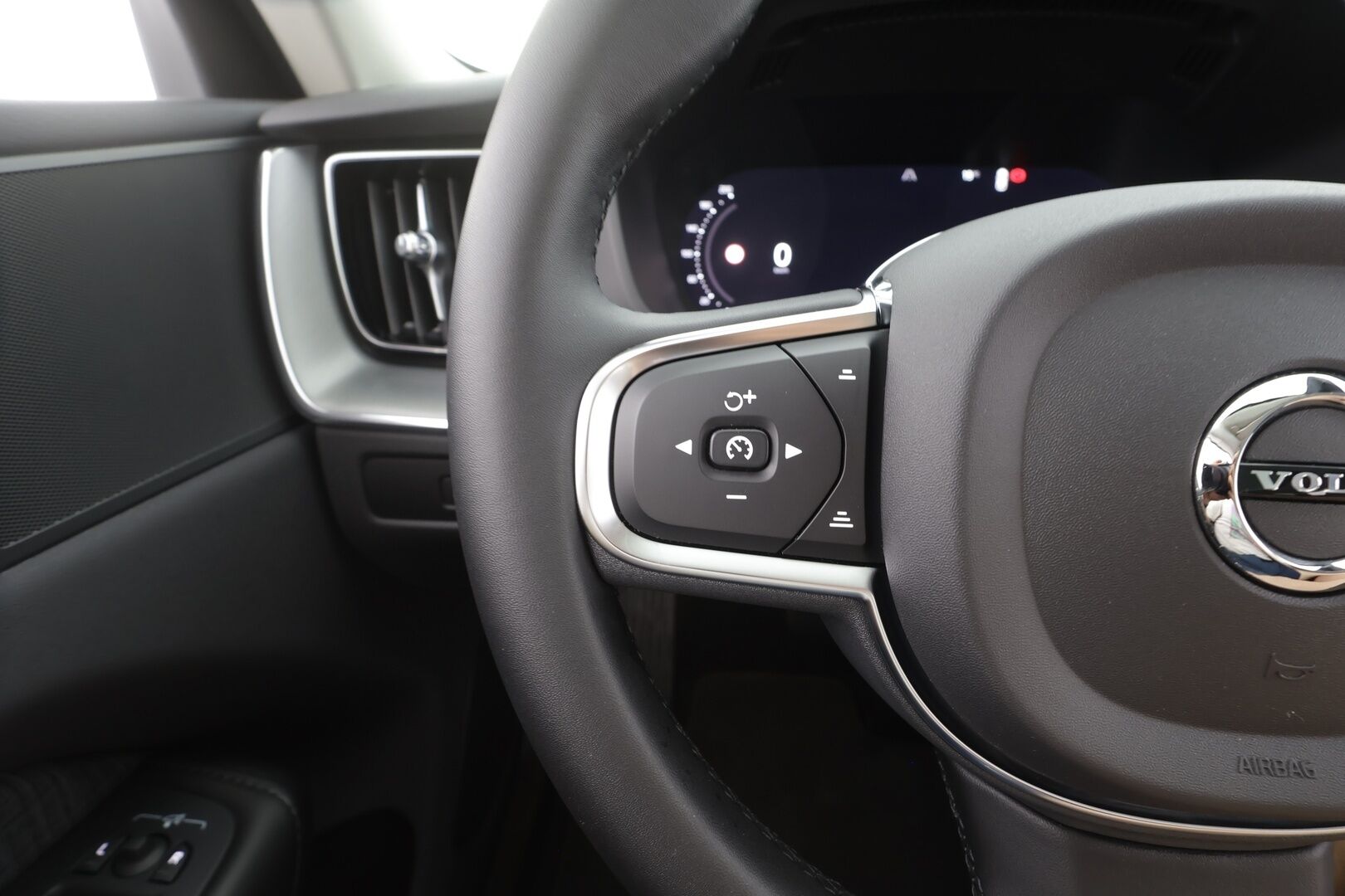 Volvo XC60 2023 T6 Recharge Long Range AWD Bright Core - | ACC | Webasto | Full-LED | Panorama | High Performance audio | Osasähköt | Keyless | P.Kamera | Apple&Android | Merkkihuollettu | Kahdet Renkaat |