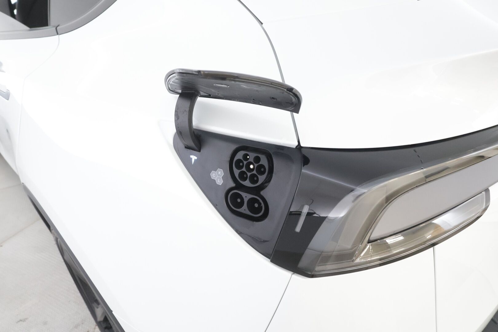 TESLA MODEL Y 2025 Long Range AWD Juniper - | ACC | ILP | Ilmastoidut sähkönahat | Matrix | Premium Audio | Lasikatto | Muistipenkki | Takanäyttö | Ambient light | Sähk. takaluukku | Lämm. ratti | 