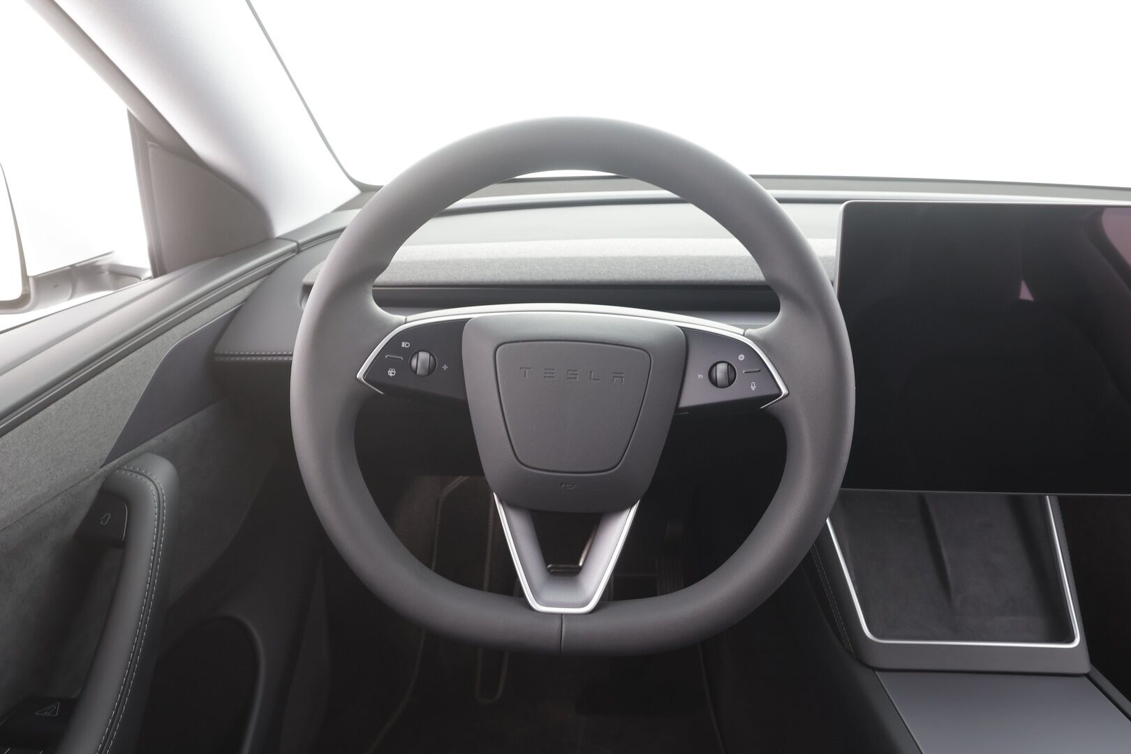 TESLA MODEL Y 2025 Long Range AWD Juniper - | ACC | ILP | Ilmastoidut sähkönahat | Matrix | Premium Audio | Lasikatto | Muistipenkki | Takanäyttö | Ambient light | Sähk. takaluukku | Lämm. ratti | 
