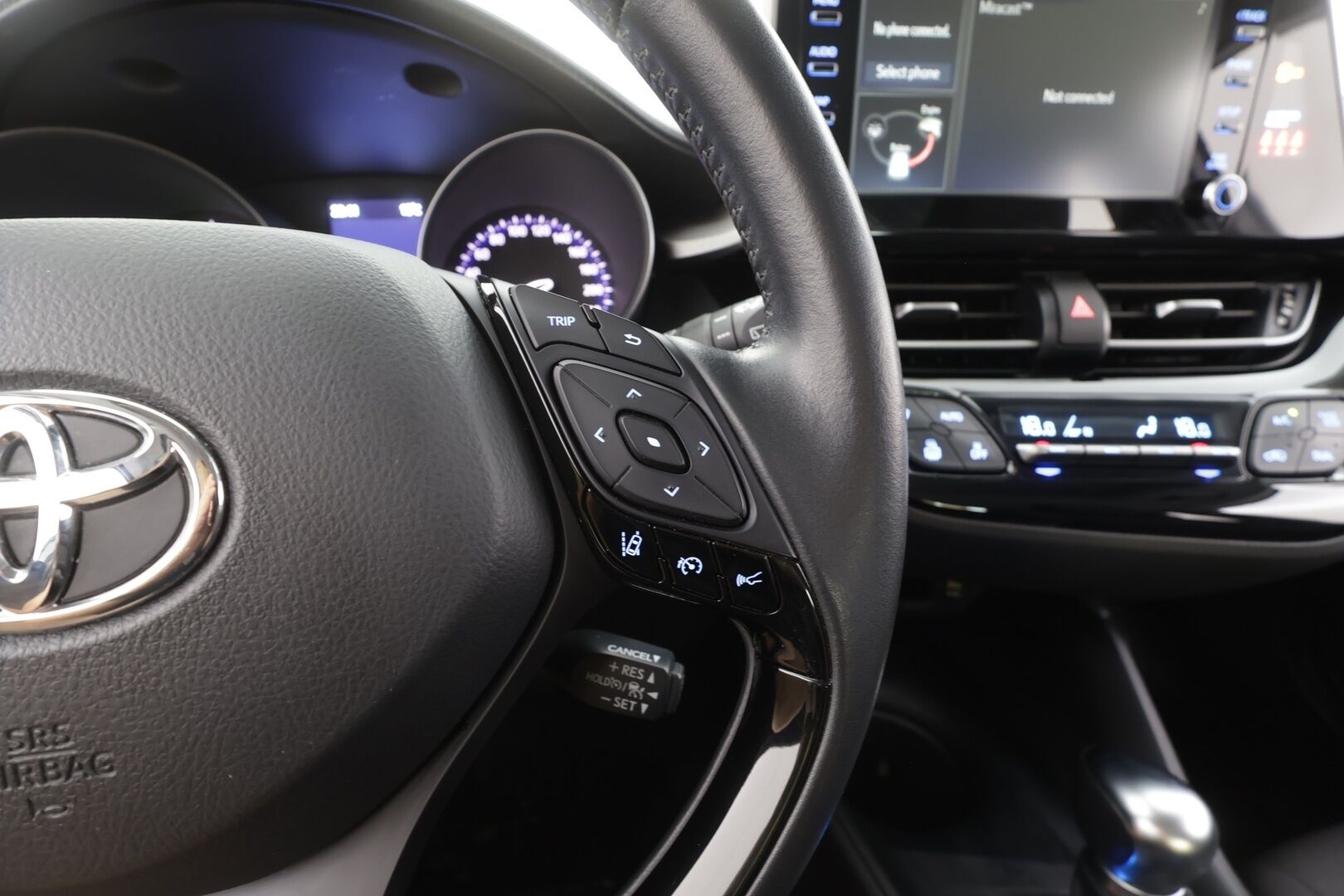 Toyota C-HR 2023 1,8 Hybrid Active - | ACC | LED | P.kamera ja tutkat | Lane Assist | Apple & Android | BT | Aut. pitkät | Penkinlämmittimet | RSA | PCS | Merkkihuollot | ALV |