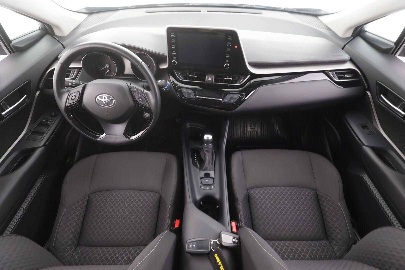 Toyota C-HR 2023 1,8 Hybrid Active - | ACC | LED | P.kamera ja tutkat | Lane Assist | Apple & Android | BT | Aut. pitkät | Penkinlämmittimet | RSA | PCS | Merkkihuollot | ALV |