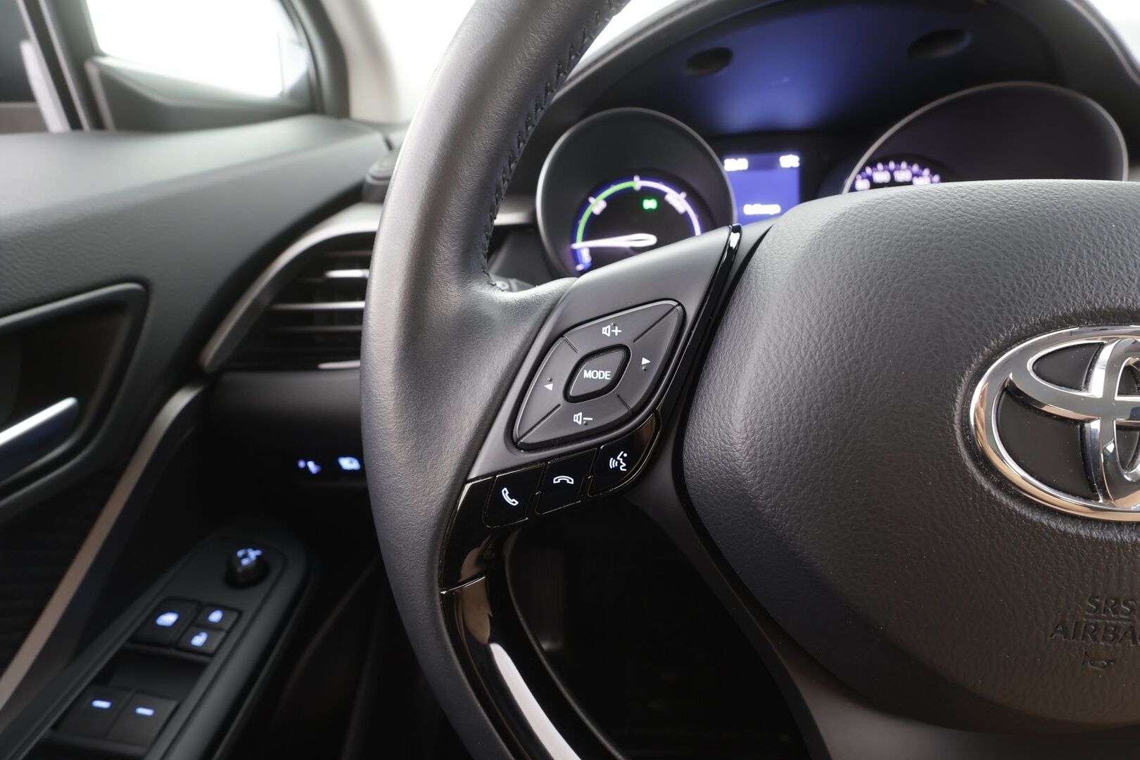 Toyota C-HR 2023 1,8 Hybrid Active - | ACC | LED | P.kamera ja tutkat | Lane Assist | Apple & Android | BT | Aut. pitkät | Penkinlämmittimet | RSA | PCS | Merkkihuollot | ALV |
