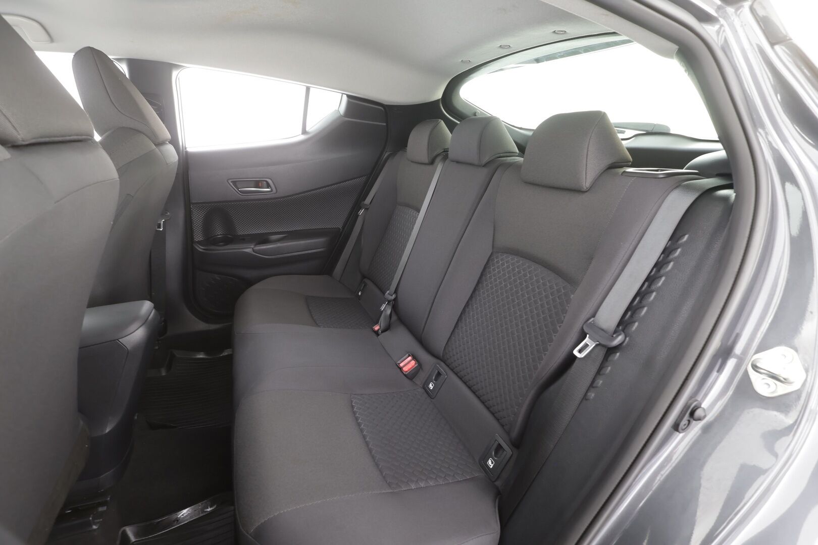 Toyota C-HR 2023 1,8 Hybrid Active - | ACC | LED | P.kamera ja tutkat | Lane Assist | Apple & Android | BT | Aut. pitkät | Penkinlämmittimet | RSA | PCS | Merkkihuollot | ALV |