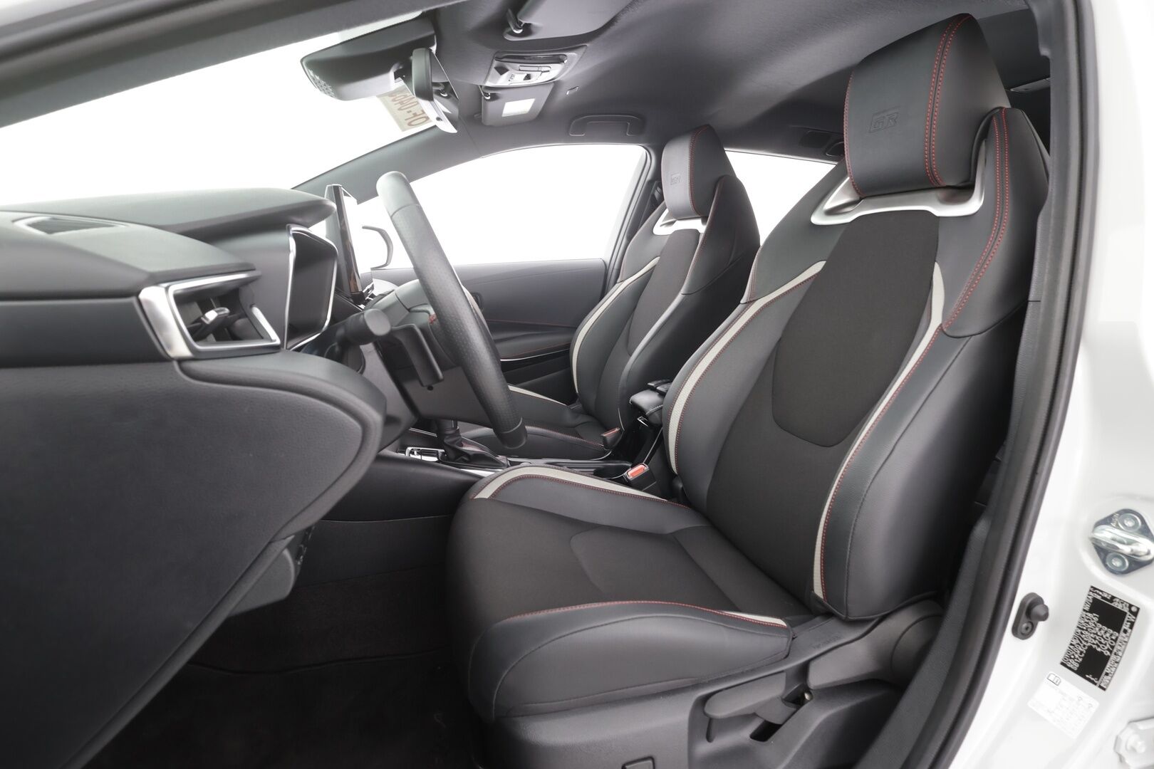 TOYOTA COROLLA 2024 GR Sport Touring 2,0 Hybrid - | ACC | Facelift | HUD | Puolinahat | Digimittaristo | LDA | BSM | PDA | P.kamera ja tutkat | Keyless | Lämm. ratti | Apple & Android | Merkkihuollot |