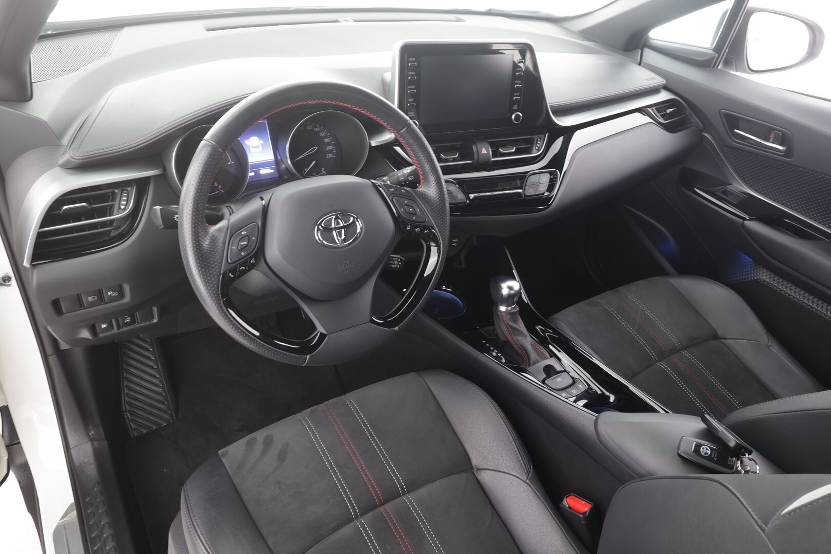 Toyota C-HR 2022 1,8 Hybrid GR Sport - | ACC | LED | P.Kamera | Sähköpenkki | Navi | Ratinlämmitys | Puolinahat | Apple&Android | 