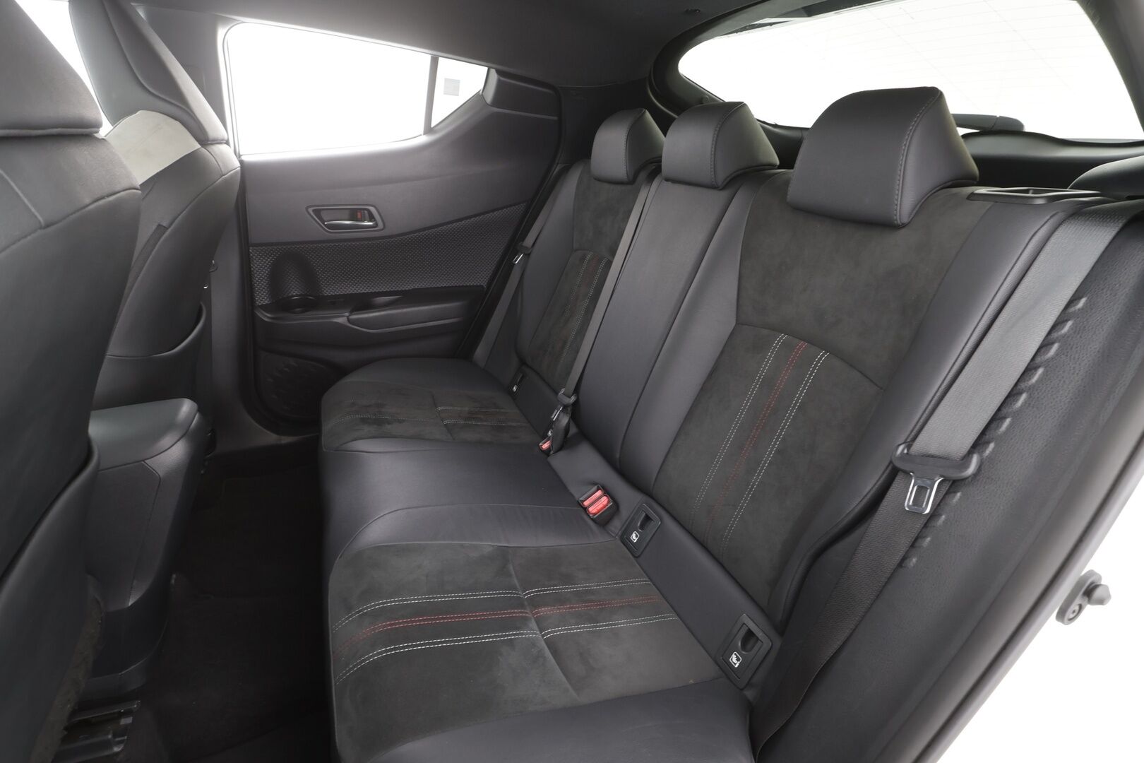 Toyota C-HR 2022 1,8 Hybrid GR Sport - | ACC | LED | P.Kamera | Sähköpenkki | Navi | Ratinlämmitys | Puolinahat | Apple&Android | 