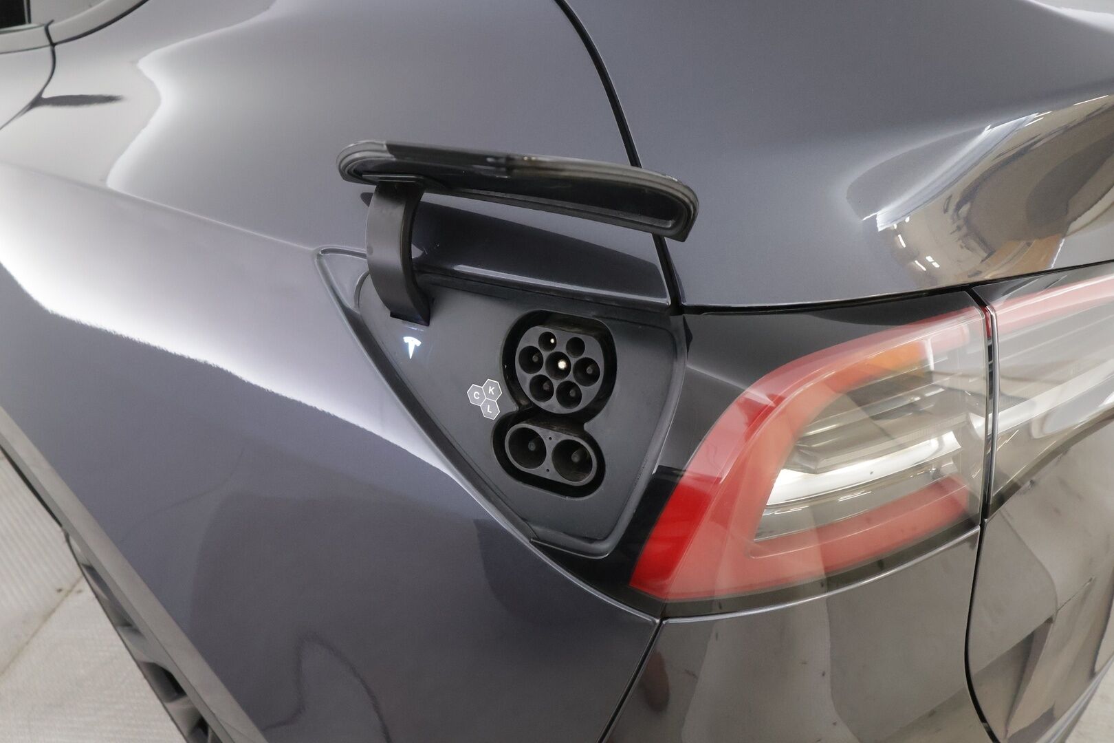 TESLA MODEL Y 2023 RWD - | ACC | ILP | Koukku | Turbine | Ryzen | Premium Audio | Matrix | Lasikatto | Muistipenkki | Sähkönahat | 2x renkaat aluin | ALV | 