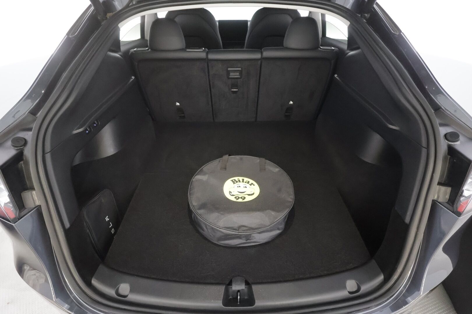 TESLA MODEL Y 2023 RWD - | ACC | ILP | Koukku | Turbine | Ryzen | Premium Audio | Matrix | Lasikatto | Muistipenkki | Sähkönahat | 2x renkaat aluin | ALV | 
