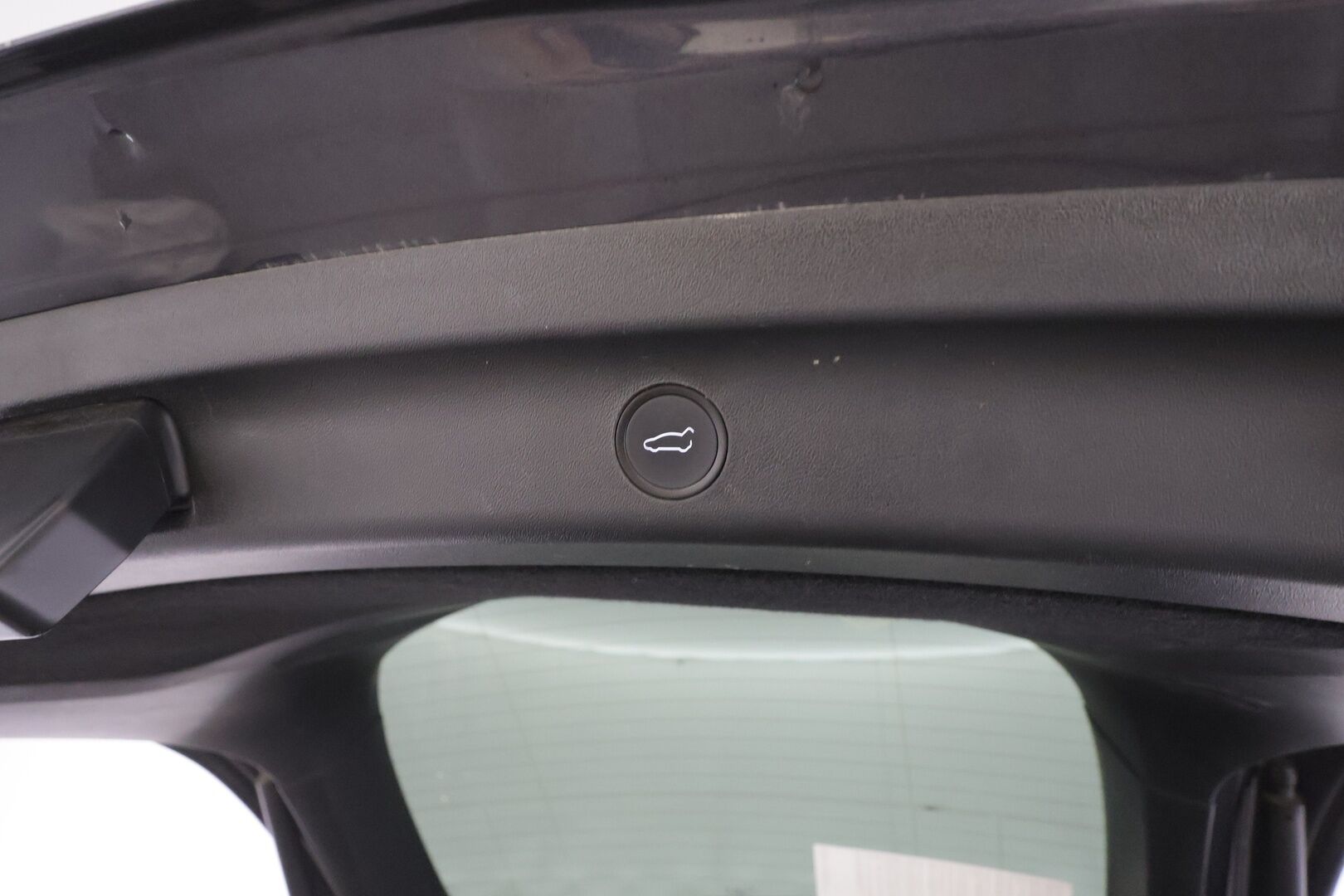 TESLA MODEL Y 2023 RWD - | ACC | ILP | Koukku | Turbine | Ryzen | Premium Audio | Matrix | Lasikatto | Muistipenkki | Sähkönahat | 2x renkaat aluin | ALV | 