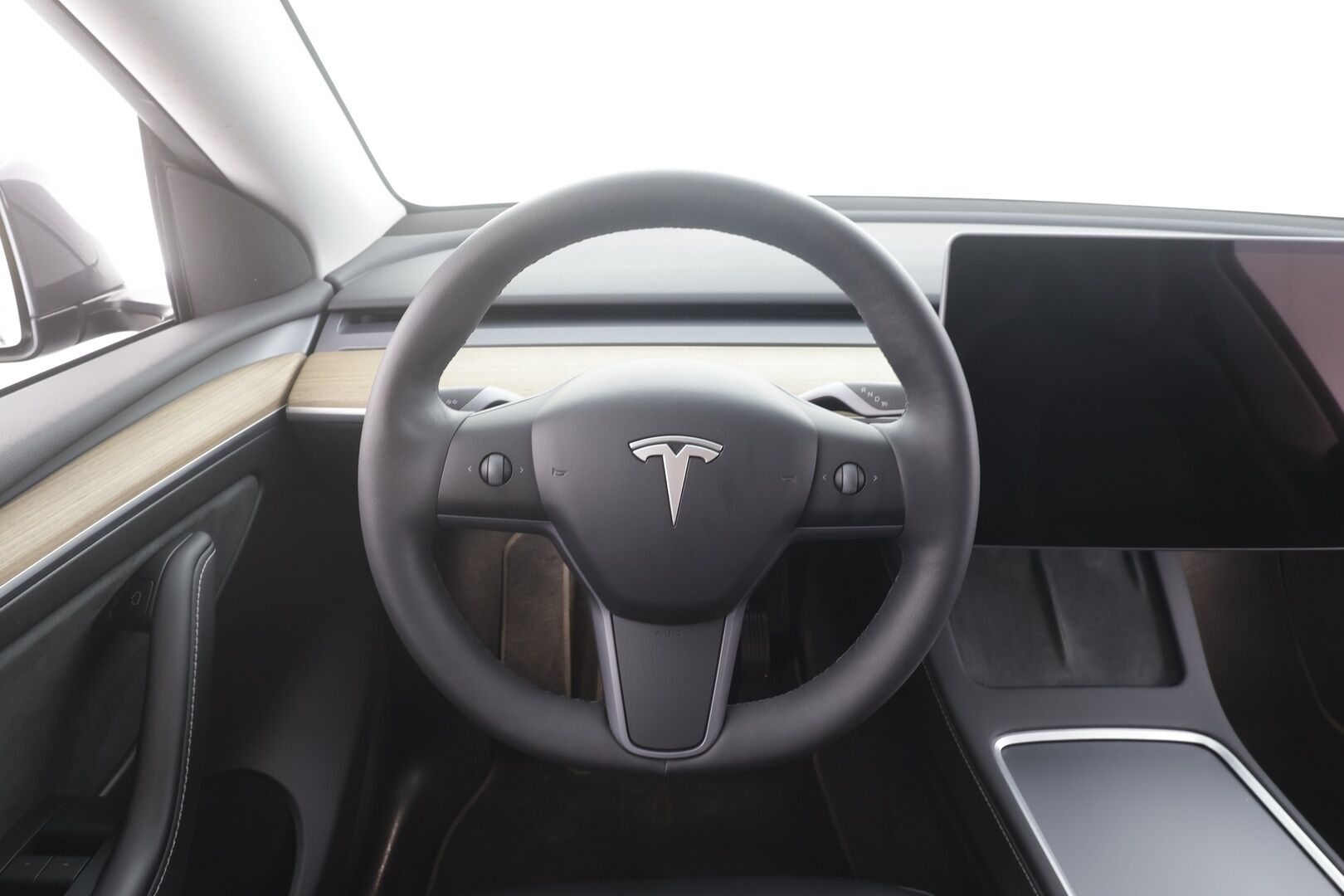 TESLA MODEL Y 2023 RWD - | ACC | ILP | Koukku | Turbine | Ryzen | Premium Audio | Matrix | Lasikatto | Muistipenkki | Sähkönahat | 2x renkaat aluin | ALV | 