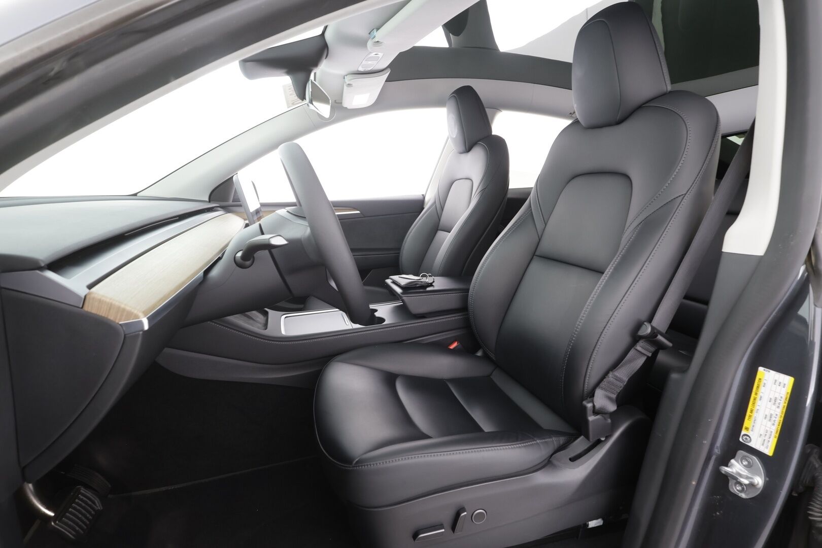 TESLA MODEL Y 2023 RWD - | ACC | ILP | Koukku | Turbine | Ryzen | Premium Audio | Matrix | Lasikatto | Muistipenkki | Sähkönahat | 2x renkaat aluin | ALV | 