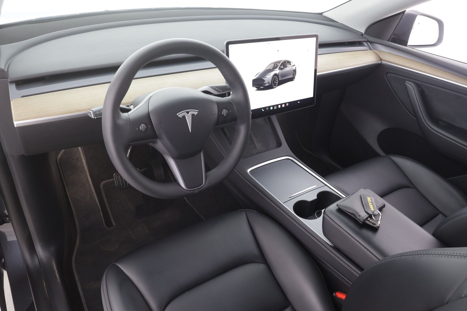 TESLA MODEL Y 2023 RWD - | ACC | ILP | Koukku | Turbine | Ryzen | Premium Audio | Matrix | Lasikatto | Muistipenkki | Sähkönahat | 2x renkaat aluin | ALV | 