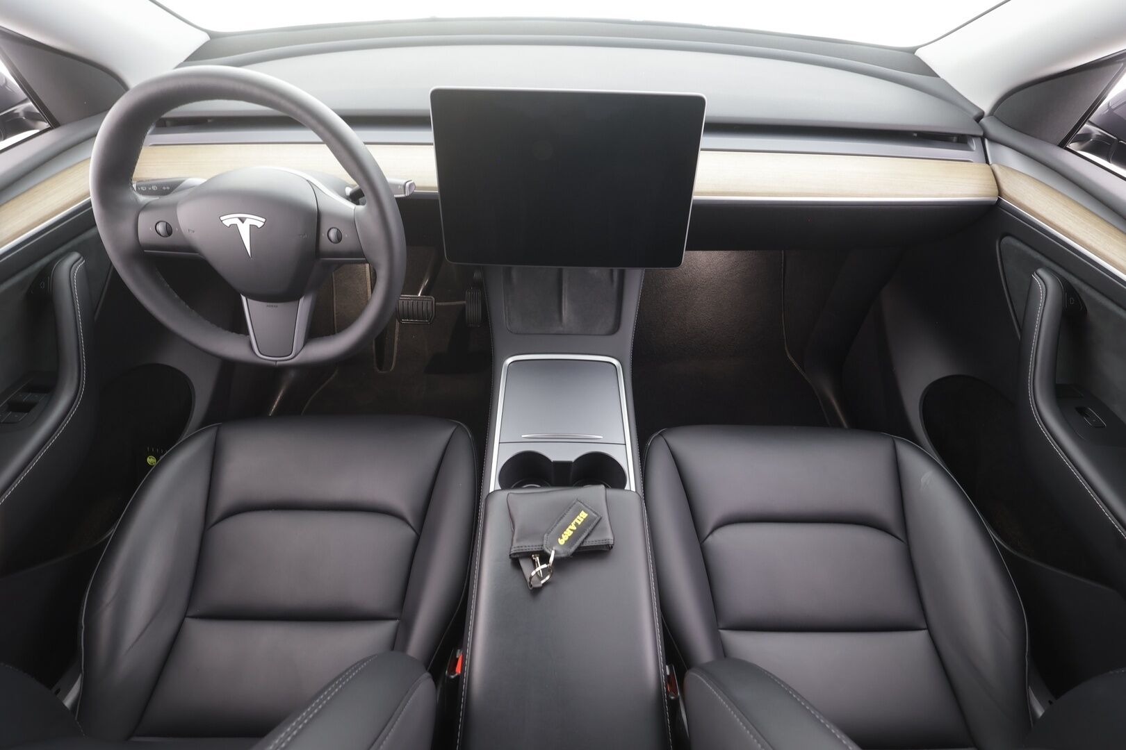 TESLA MODEL Y 2023 RWD - | ACC | ILP | Koukku | Turbine | Ryzen | Premium Audio | Matrix | Lasikatto | Muistipenkki | Sähkönahat | 2x renkaat aluin | ALV | 