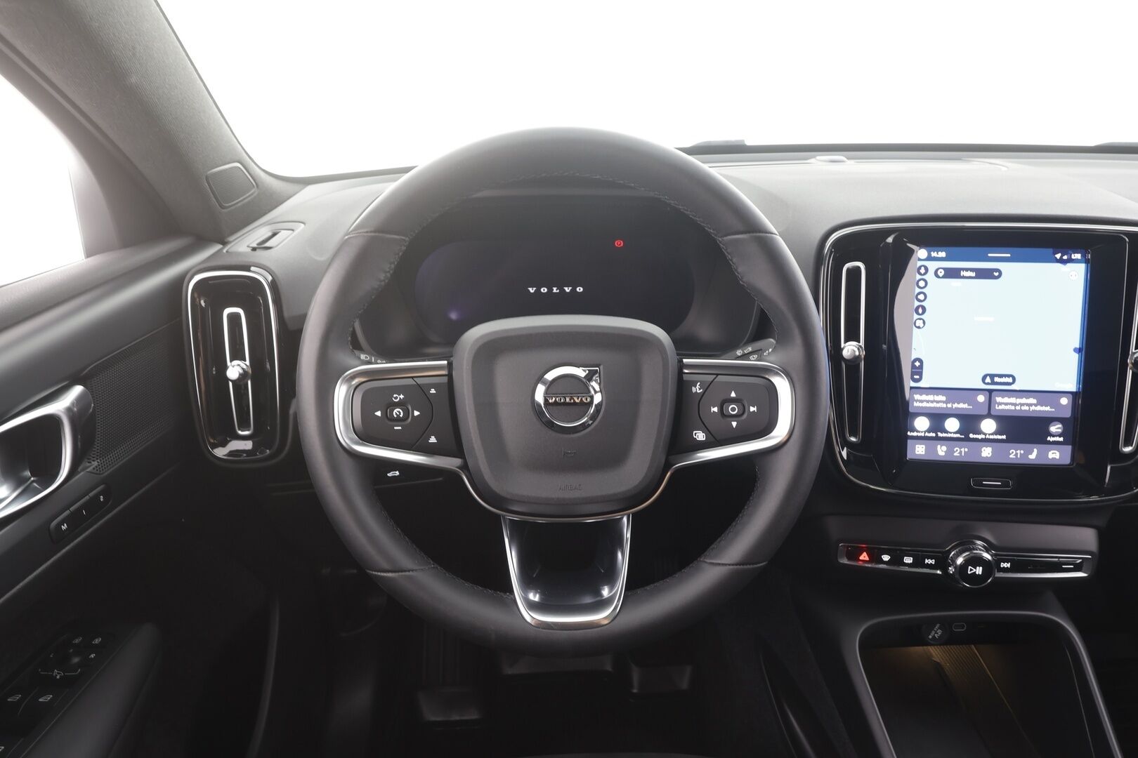 Volvo C40 2023 Recharge Plus Edition - | Pilot assist | ILP | Koukku | Lasikatto | Muistipenkki | P.kamera | Sporttipenkit | Keyless | Apple&Android | Kahde Renkaat | Koti&Kauppalaturi |