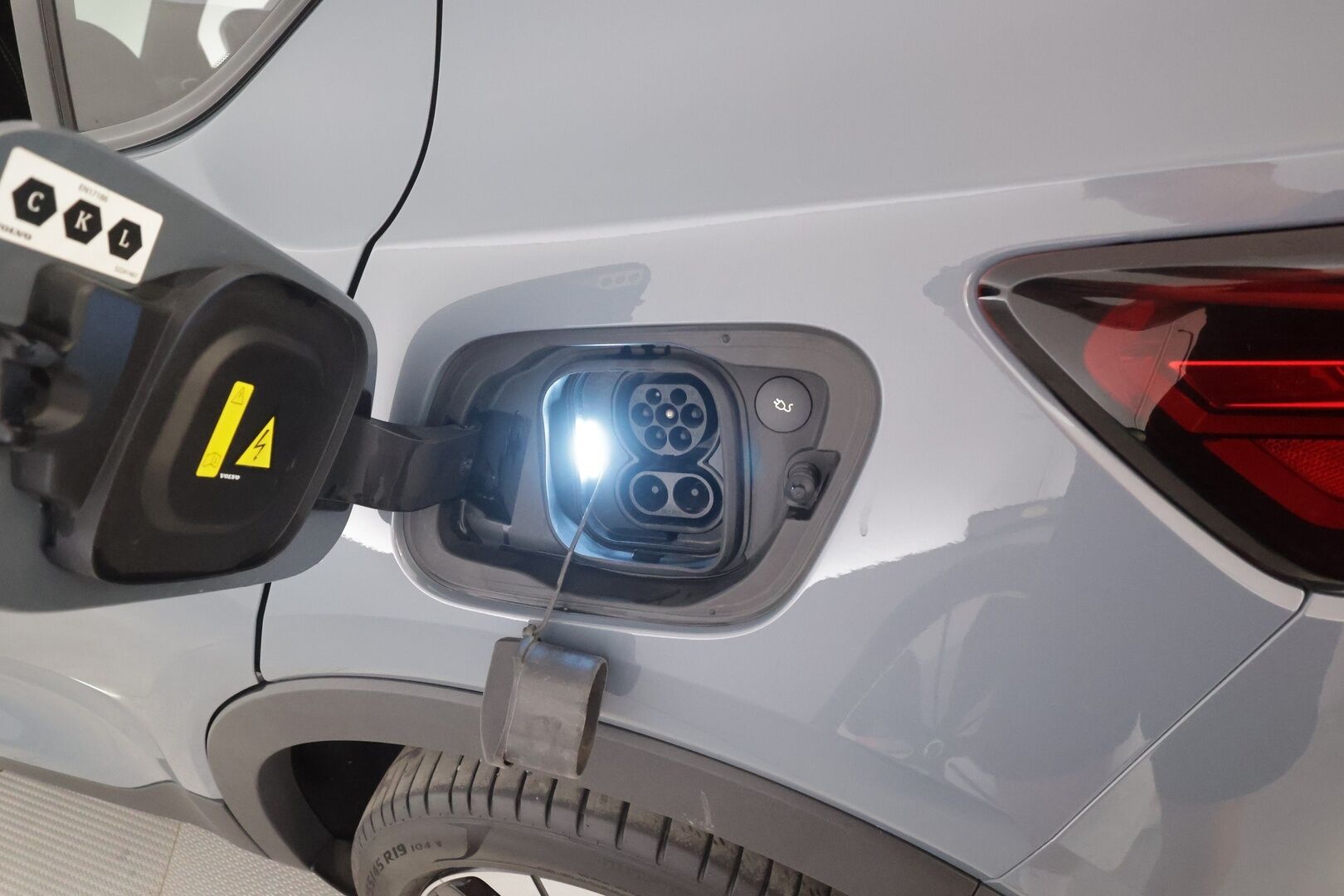 Volvo C40 2023 Recharge Plus Edition - | Pilot assist | ILP | Koukku | Lasikatto | Muistipenkki | P.kamera | Sporttipenkit | Keyless | Apple&Android | Kahde Renkaat | Koti&Kauppalaturi |