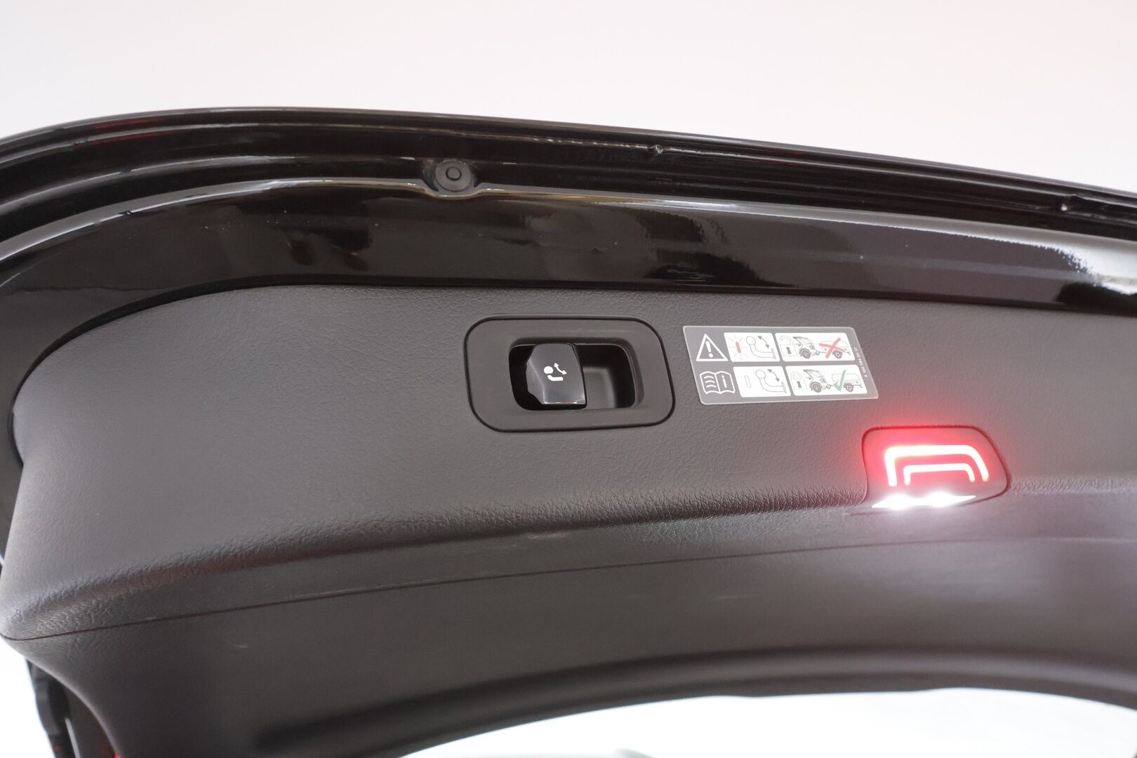 MERCEDES-BENZ C 2023 300e T a 9G-Tronic Avantgarde - | Distronic Pro | Koukku | Burmester | P.Kamera | Sähköpenkit | LED High Performance | Apple&Android | Kahdet Renkaat | Koti&Kauppalaturi |