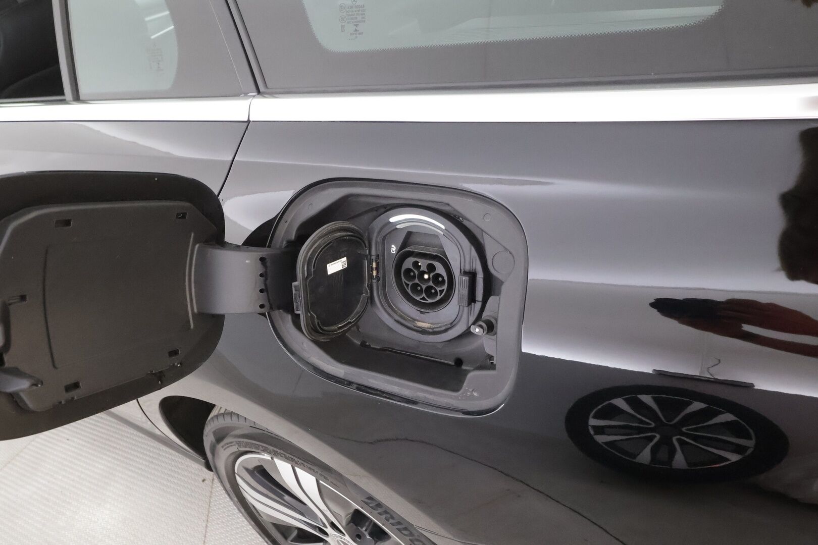 MERCEDES-BENZ C 2023 300e T a 9G-Tronic Avantgarde - | Distronic Pro | Koukku | Burmester | P.Kamera | Sähköpenkit | LED High Performance | Apple&Android | Kahdet Renkaat | Koti&Kauppalaturi |