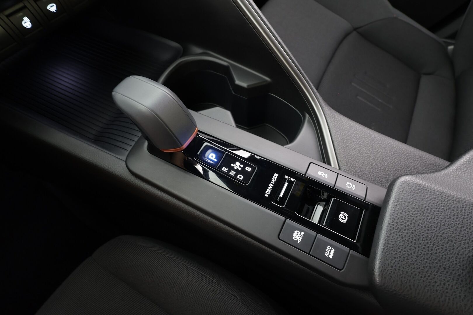 TOYOTA C-HR 2025 2,0 Plug-in Hybrid Edition - ACC | Kamera | LED | Ratinlämmitys | Keyless | Apple&Android | Kahdet renkaat alumiinivantein