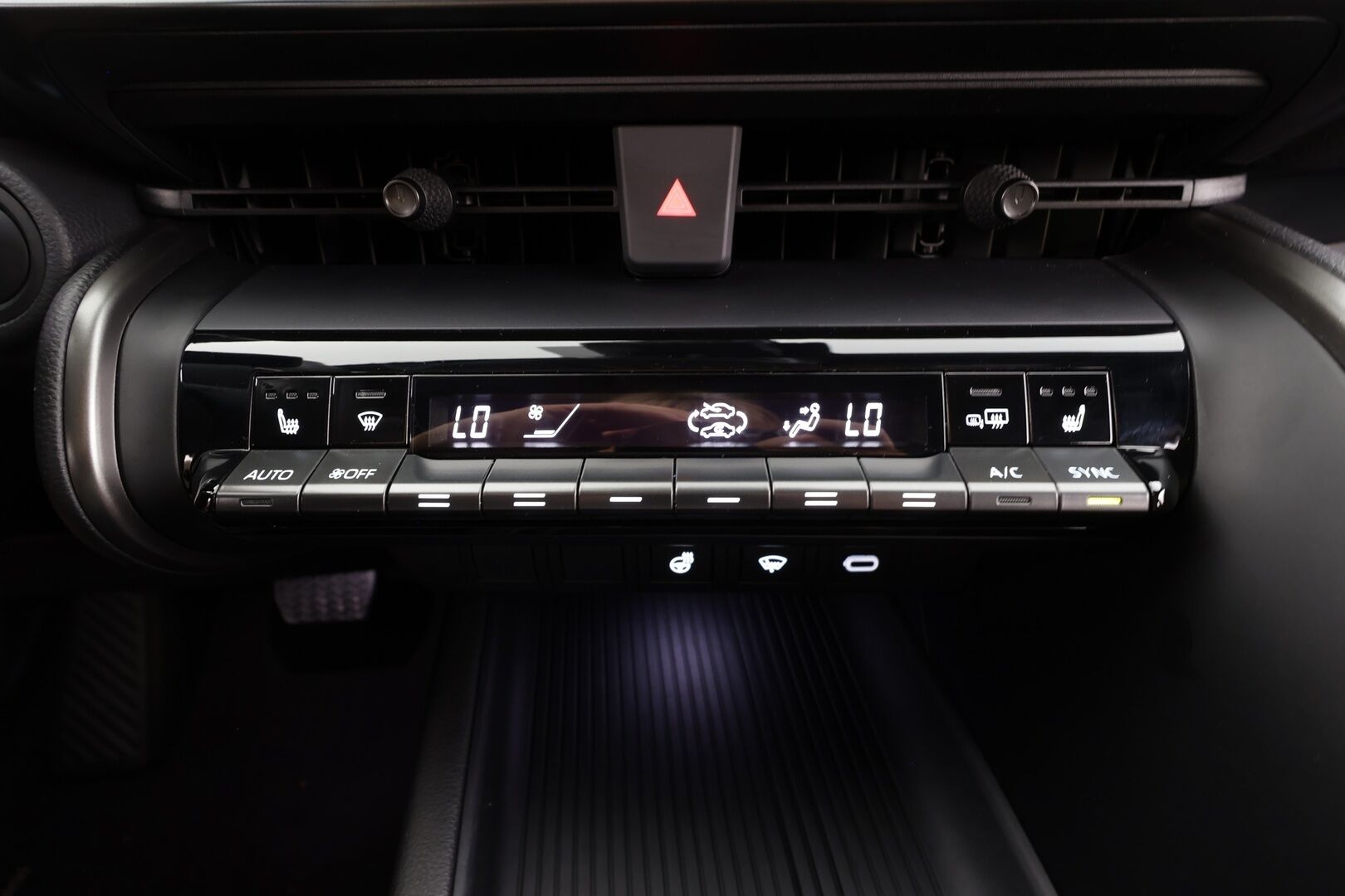 TOYOTA C-HR 2025 2,0 Plug-in Hybrid Edition - ACC | Kamera | LED | Ratinlämmitys | Keyless | Apple&Android | Kahdet renkaat alumiinivantein