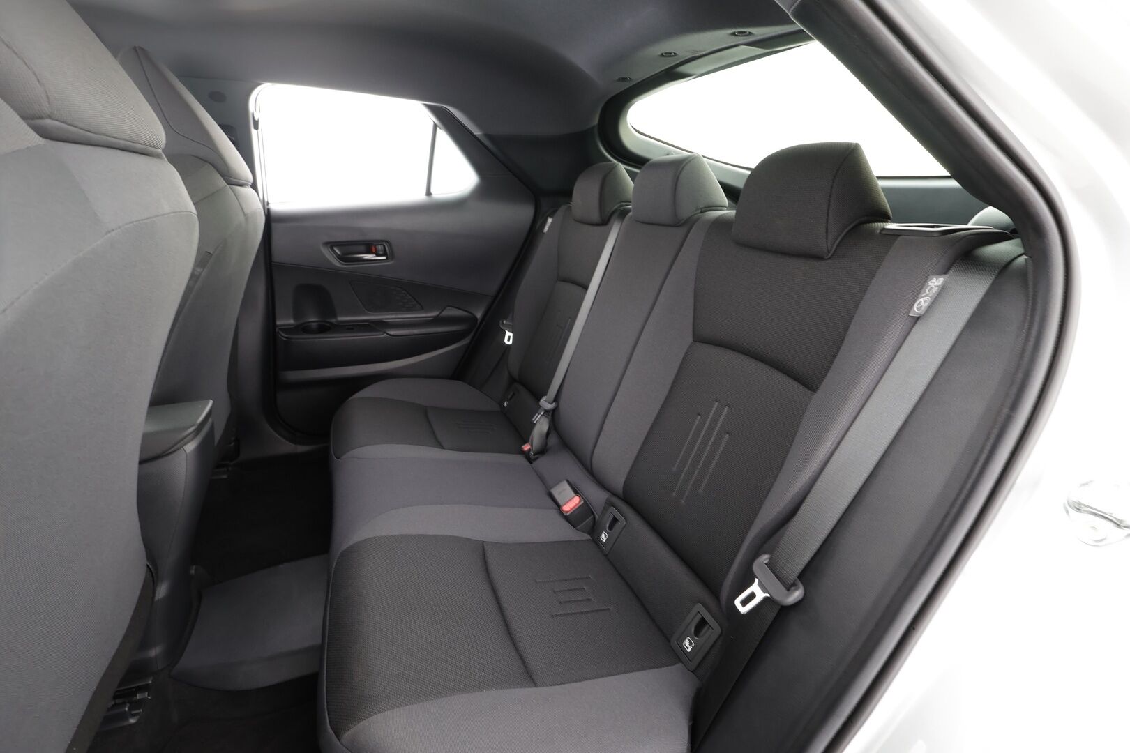 TOYOTA C-HR 2025 2,0 Plug-in Hybrid Edition - | ACC | ILP | P.kamera | Digimittaristo | Keyless | LED | BSM | RCTA | LDA | PDA | Lämm. ratti | Apple & Android | 2x renkaat aluin | ALV |