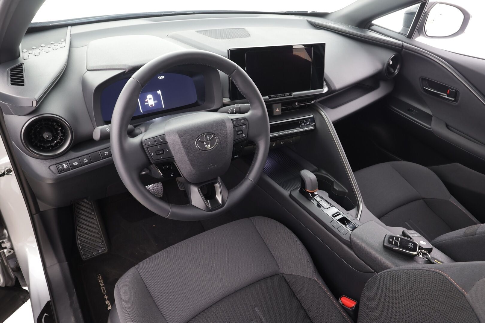 TOYOTA C-HR 2025 2,0 Plug-in Hybrid Edition - | ACC | ILP | P.kamera | Digimittaristo | Keyless | LED | BSM | RCTA | LDA | PDA | Lämm. ratti | Apple & Android | 2x renkaat aluin | ALV |