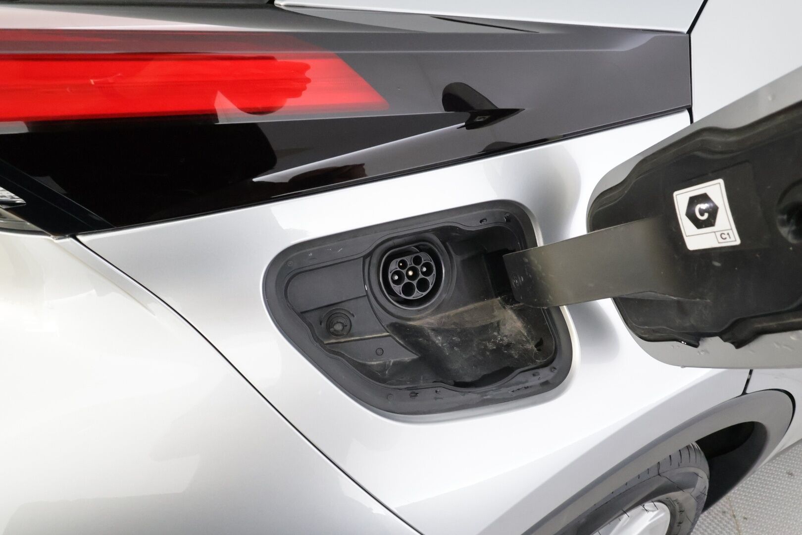 TOYOTA C-HR 2025 2,0 Plug-in Hybrid Edition - | ACC | ILP | P.kamera | Digimittaristo | Keyless | LED | BSM | RCTA | LDA | PDA | Lämm. ratti | Apple & Android | 2x renkaat aluin | ALV |