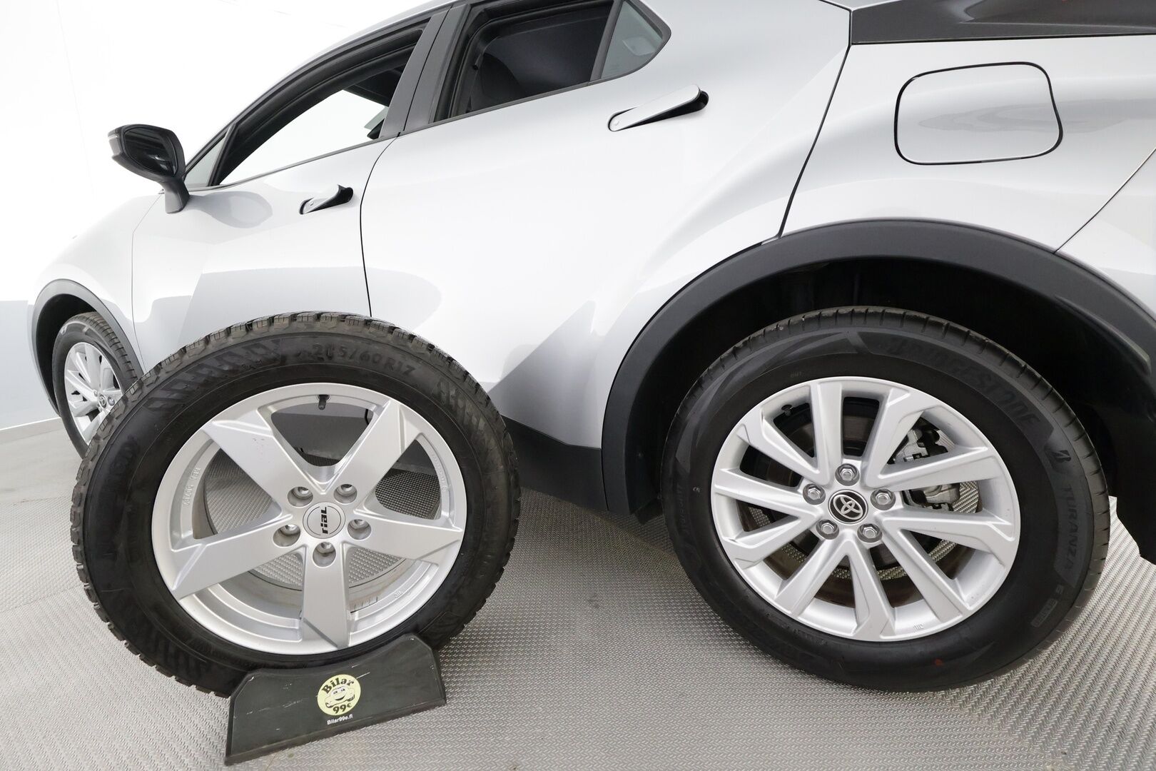 TOYOTA C-HR 2025 2,0 Plug-in Hybrid Edition - | ACC | ILP | P.kamera | Digimittaristo | Keyless | LED | BSM | RCTA | LDA | PDA | Lämm. ratti | Apple & Android | 2x renkaat aluin | ALV |
