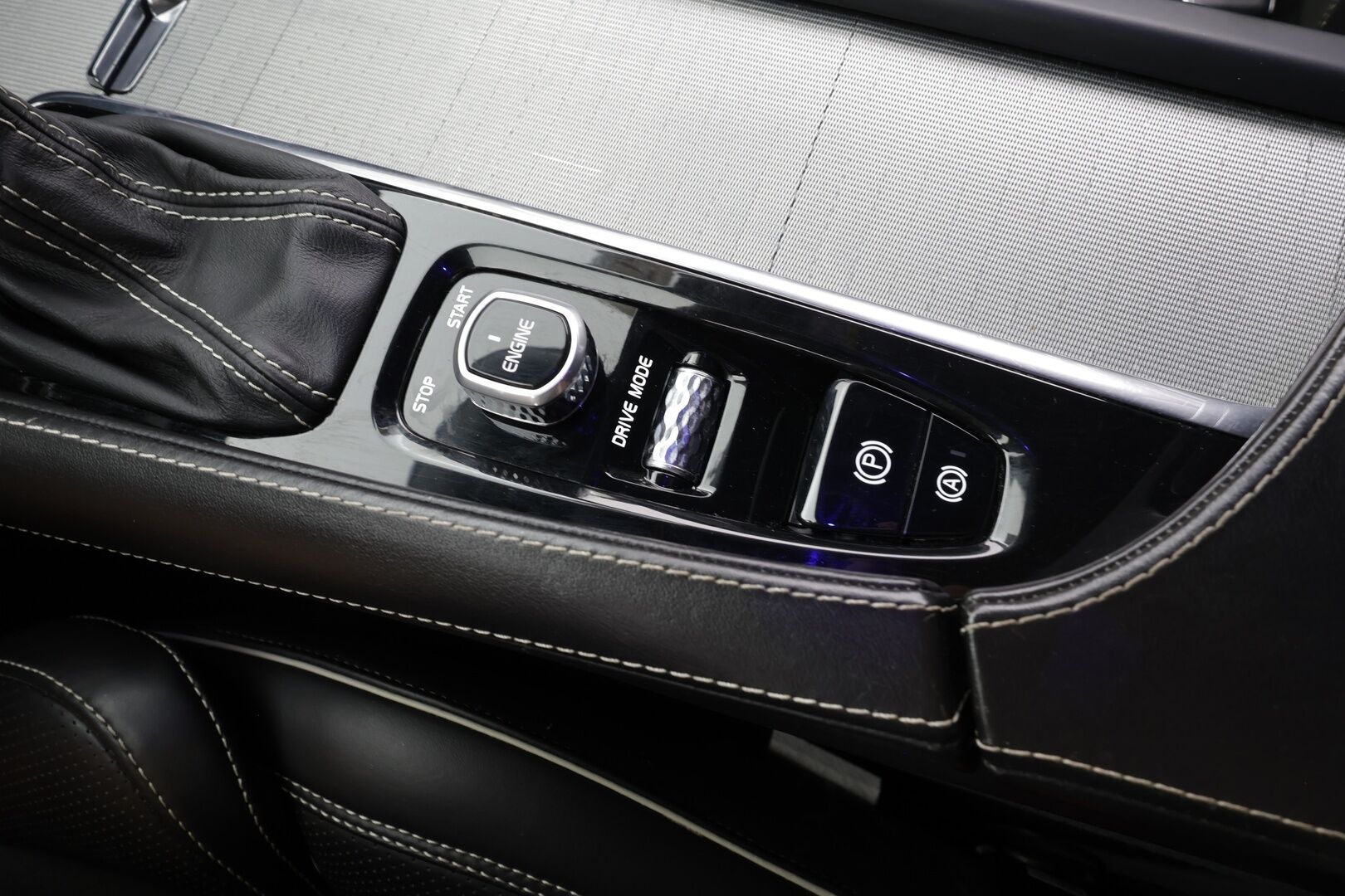 Volvo V90 2017 T5 R-Design - | ACC | Koukku | Webasto | Muistipenkki | Nahka-alcantara | BLIS |Pilot Assist | Full-LED Active | P.kamera | Apple & Android | Digimittari | 
