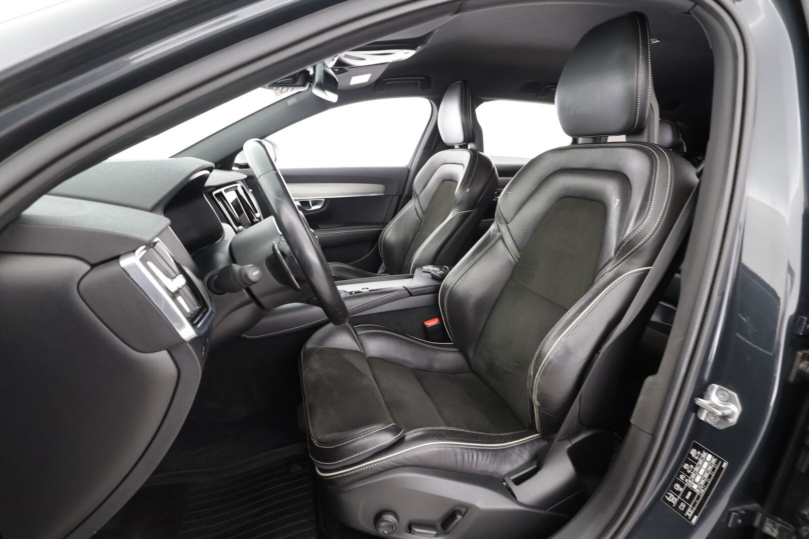 Volvo V90 2017 T5 R-Design - | ACC | Koukku | Webasto | Muistipenkki | Nahka-alcantara | BLIS |Pilot Assist | Full-LED Active | P.kamera | Apple & Android | Digimittari | 