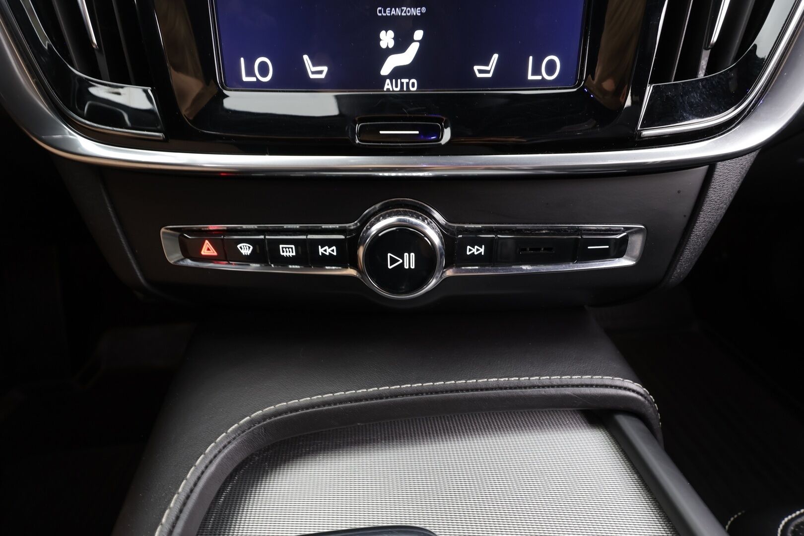 Volvo V90 2017 T5 R-Design - | ACC | Koukku | Webasto | Muistipenkki | Nahka-alcantara | BLIS |Pilot Assist | Full-LED Active | P.kamera | Apple & Android | Digimittari | 