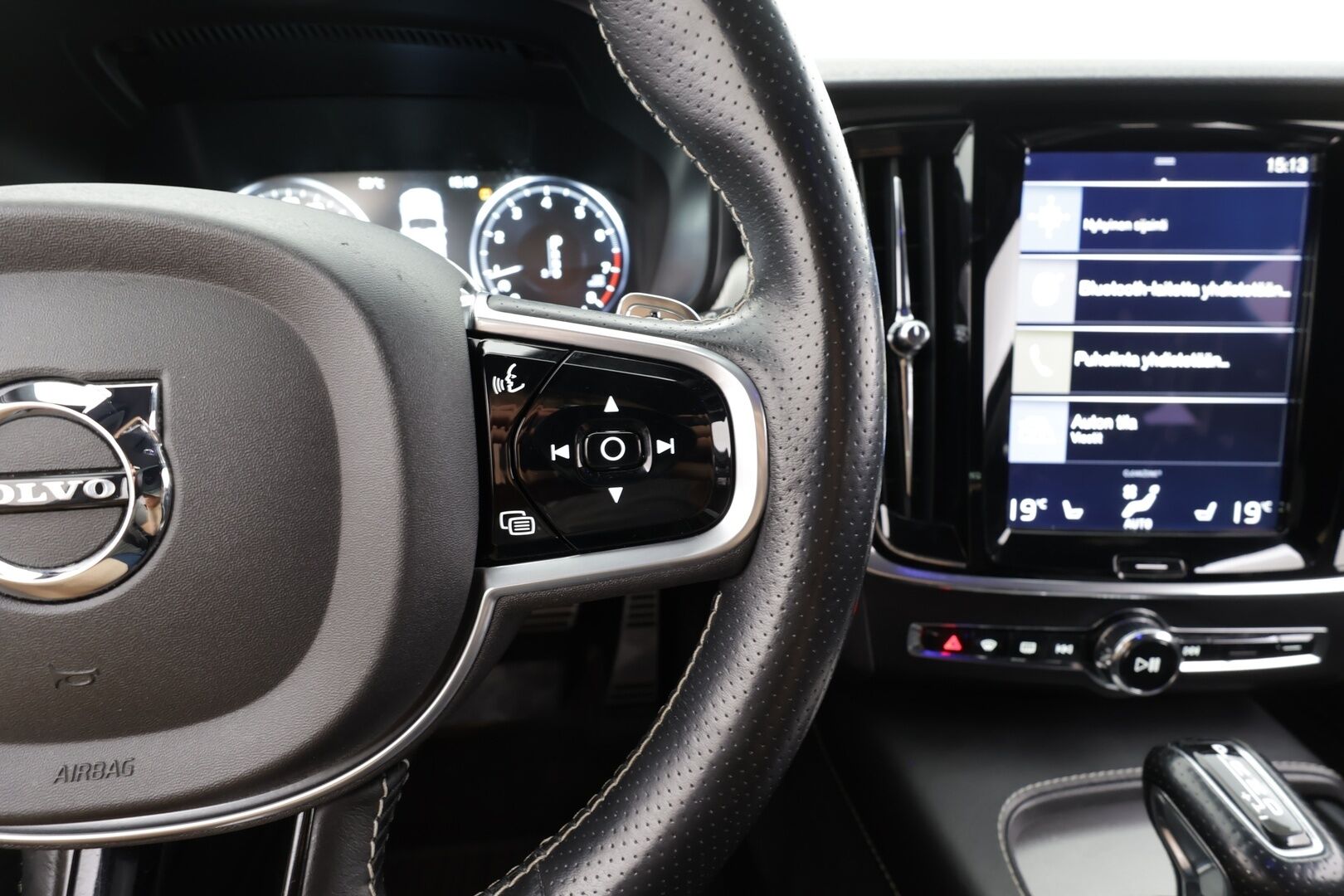 Volvo V90 2017 T5 R-Design - | ACC | Koukku | Webasto | Muistipenkki | Nahka-alcantara | BLIS |Pilot Assist | Full-LED Active | P.kamera | Apple & Android | Digimittari | 