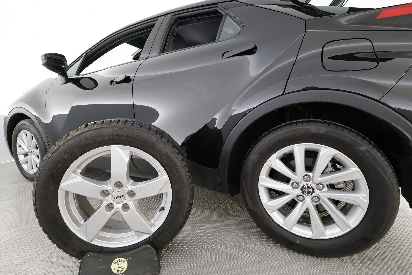 TOYOTA C-HR 2025 2,0 Plug-in Hybrid Edition - | ACC | ILP | P.kamera | Digimittaristo | Keyless | LED | BSM | RCTA | LDA | PDA | Lämm. ratti | Apple & Android | 2x renkaat aluin | ALV |