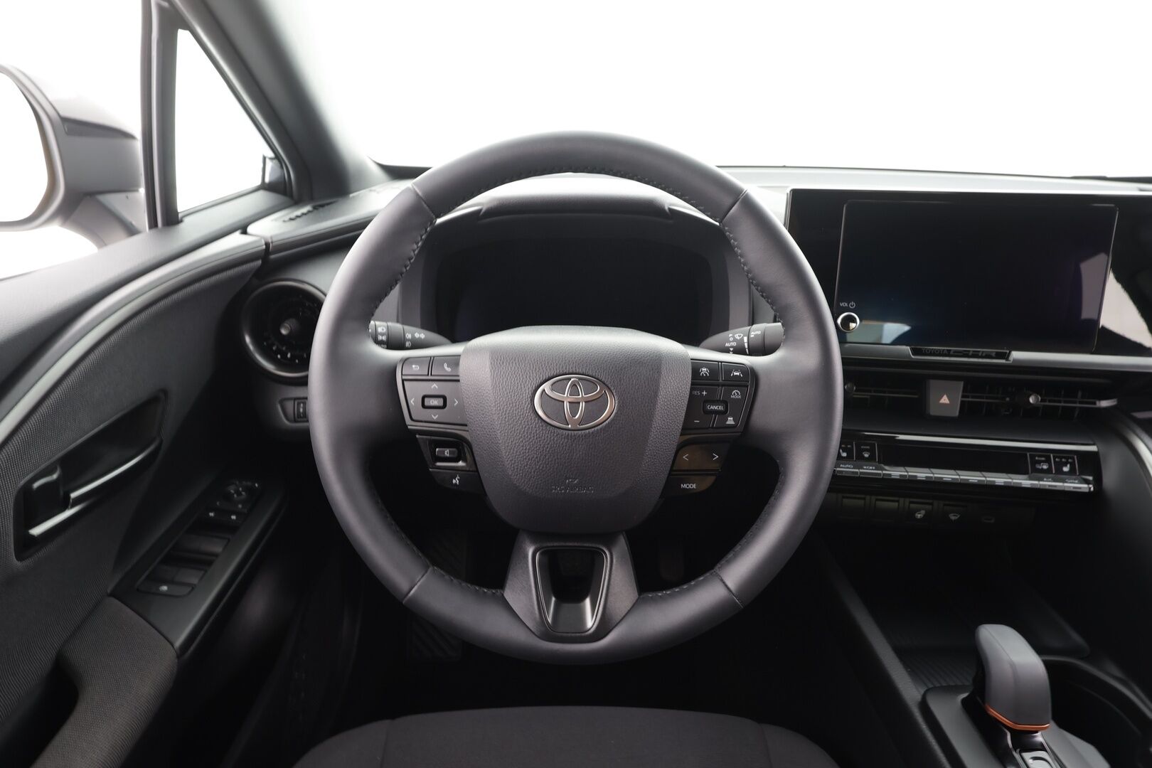 TOYOTA C-HR 2025 2,0 Plug-in Hybrid Edition - | ACC | ILP | P.kamera | Digimittaristo | Keyless | LED | BSM | RCTA | LDA | PDA | Lämm. ratti | Apple & Android | 2x renkaat aluin | ALV |