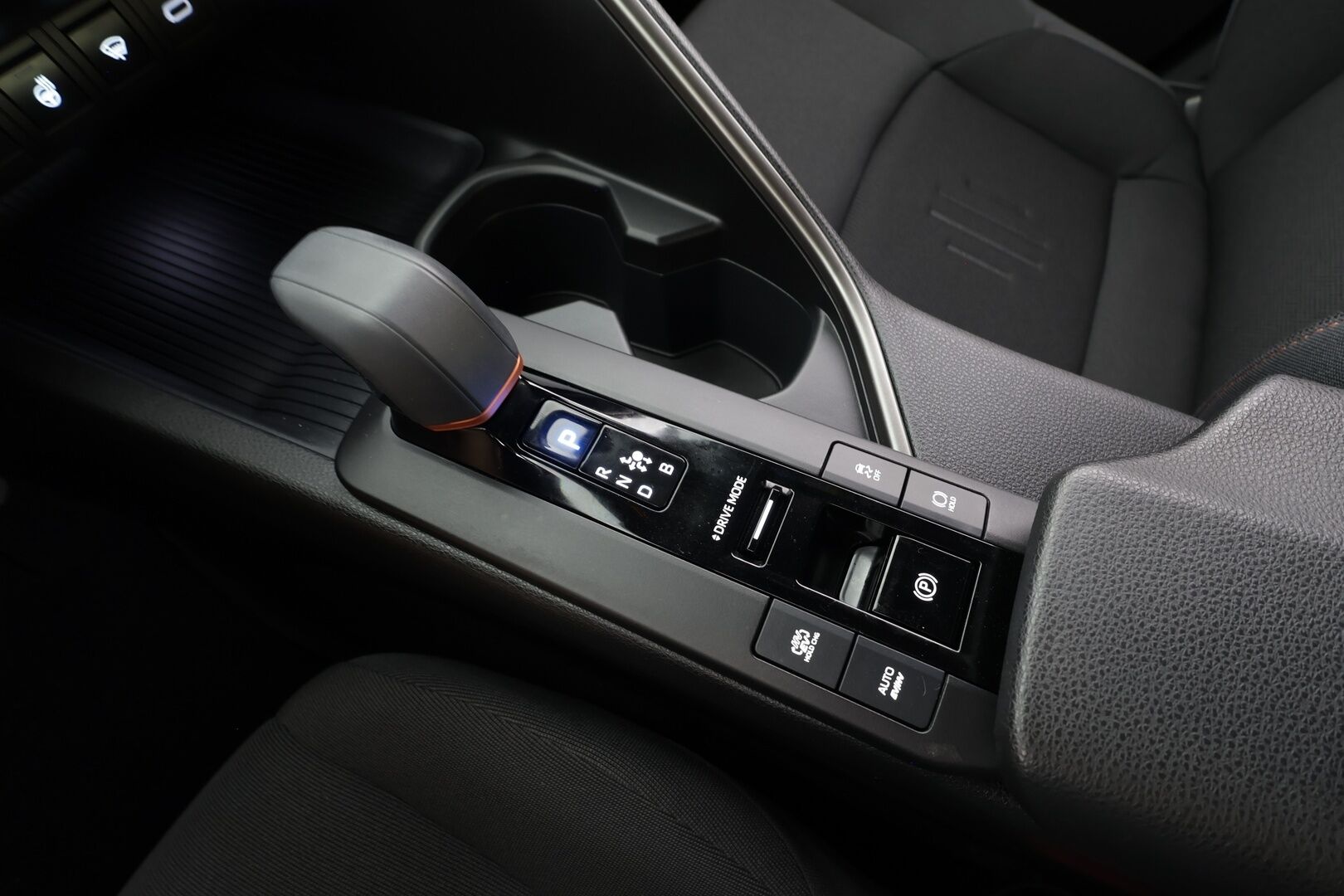 TOYOTA C-HR 2025 2,0 Plug-in Hybrid Edition - | ACC | ILP | P.kamera | Digimittaristo | Keyless | LED | BSM | RCTA | LDA | PDA | Lämm. ratti | Apple & Android | 2x renkaat aluin | ALV |