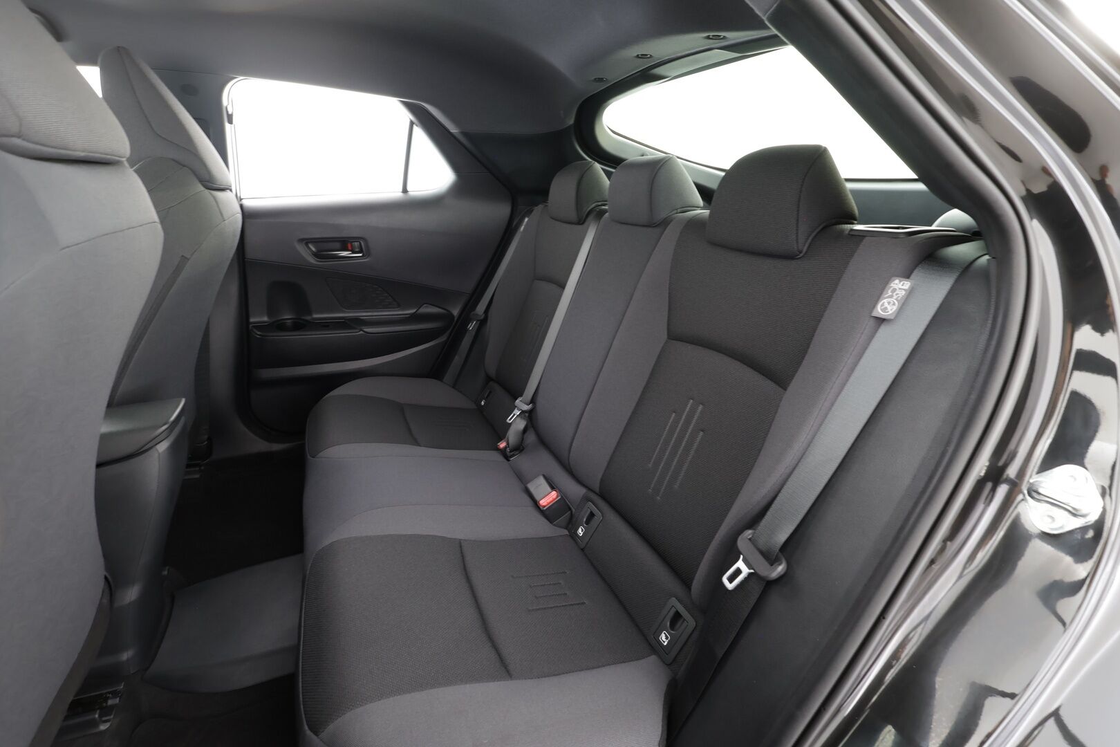 TOYOTA C-HR 2025 2,0 Plug-in Hybrid Edition - | ACC | ILP | P.kamera | Digimittaristo | Keyless | LED | BSM | RCTA | LDA | PDA | Lämm. ratti | Apple & Android | 2x renkaat aluin | ALV |