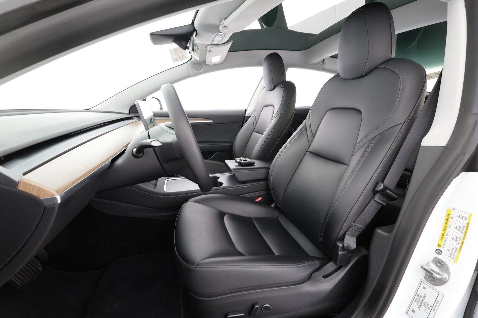 Tesla Model 3 2023 RWD - | ACC | ILP | Ryzen | Lasikatto | Matrix | Muistipenkki | Nahkasisusta | P.kamera | Autosteer | Sähk. takakontti | Lämm. ratti | 2x renkaat aluin |
