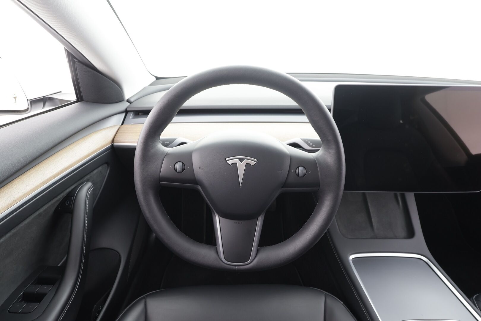Tesla Model 3 2023 RWD - | ACC | ILP | Ryzen | Lasikatto | Matrix | Muistipenkki | Nahkasisusta | P.kamera | Autosteer | Sähk. takakontti | Lämm. ratti | 2x renkaat aluin |